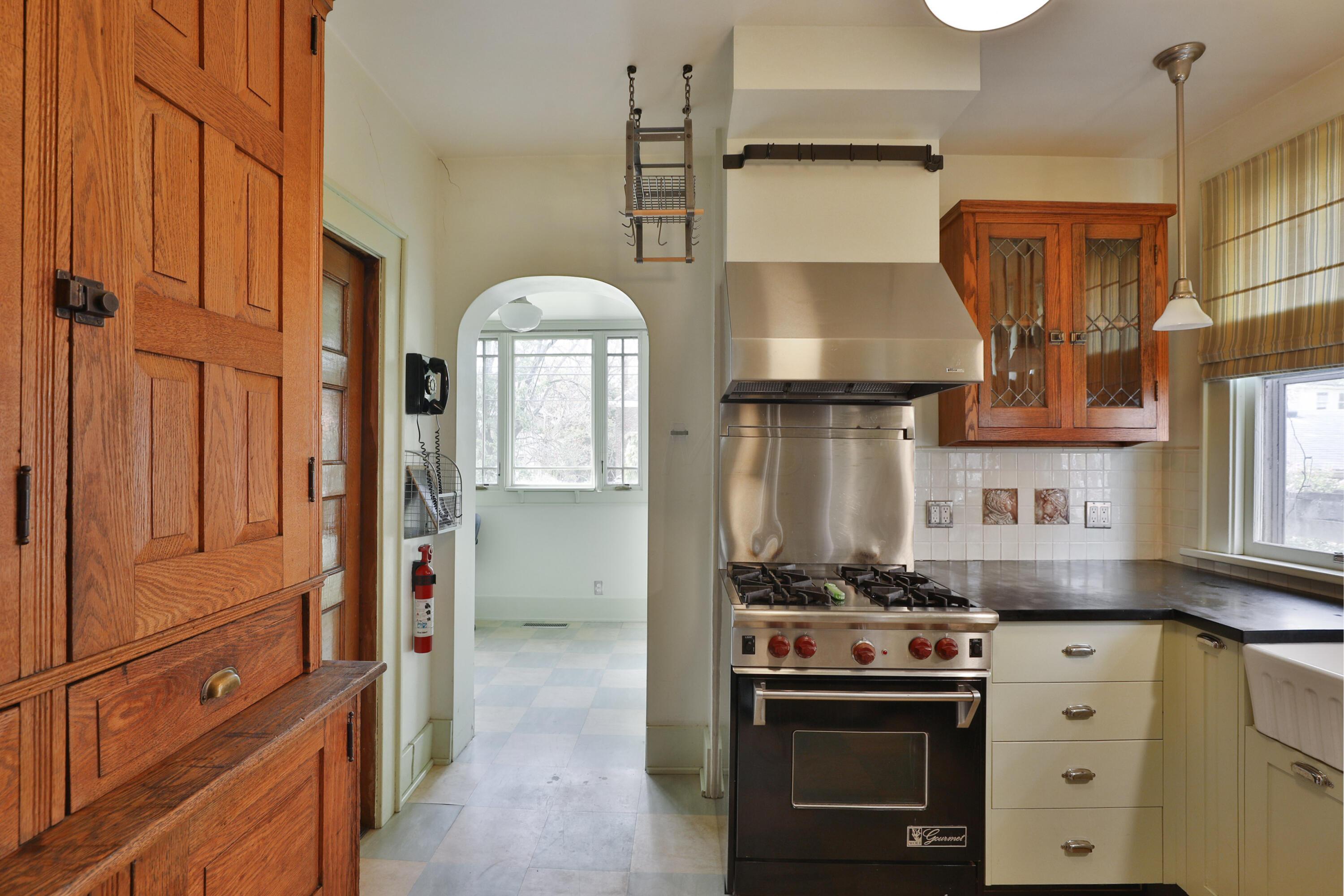 97 E Oakland Avenue