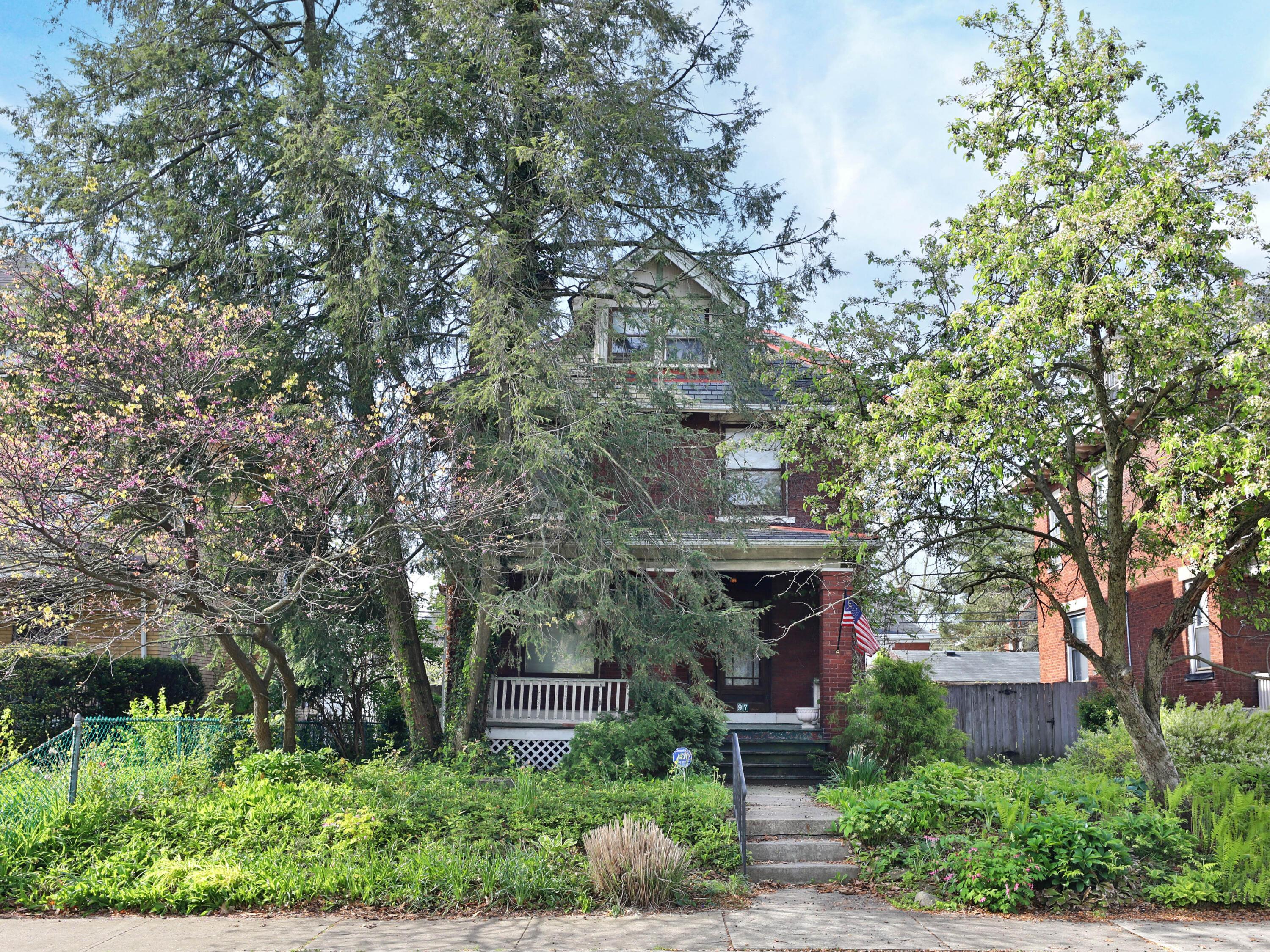 97 E Oakland Avenue