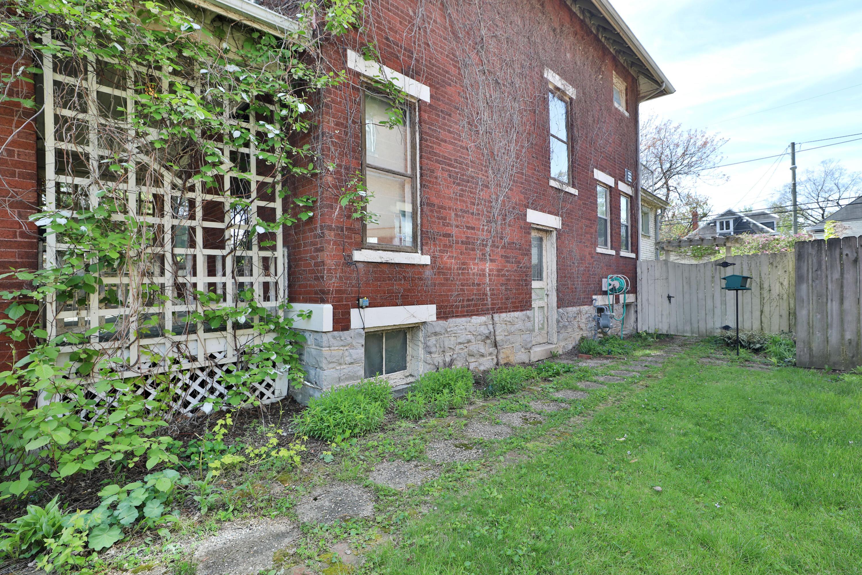 97 E Oakland Avenue