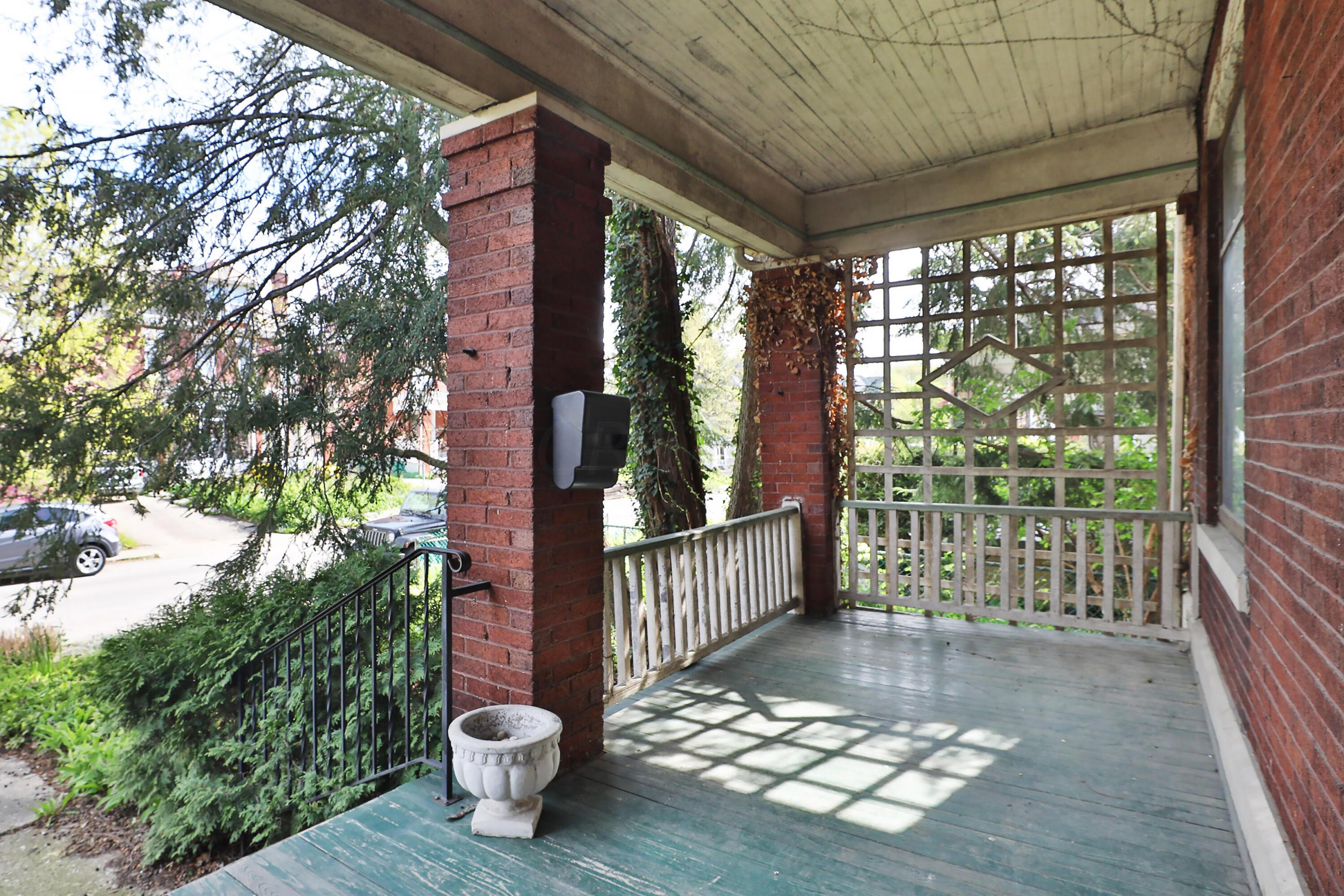 97 E Oakland Avenue