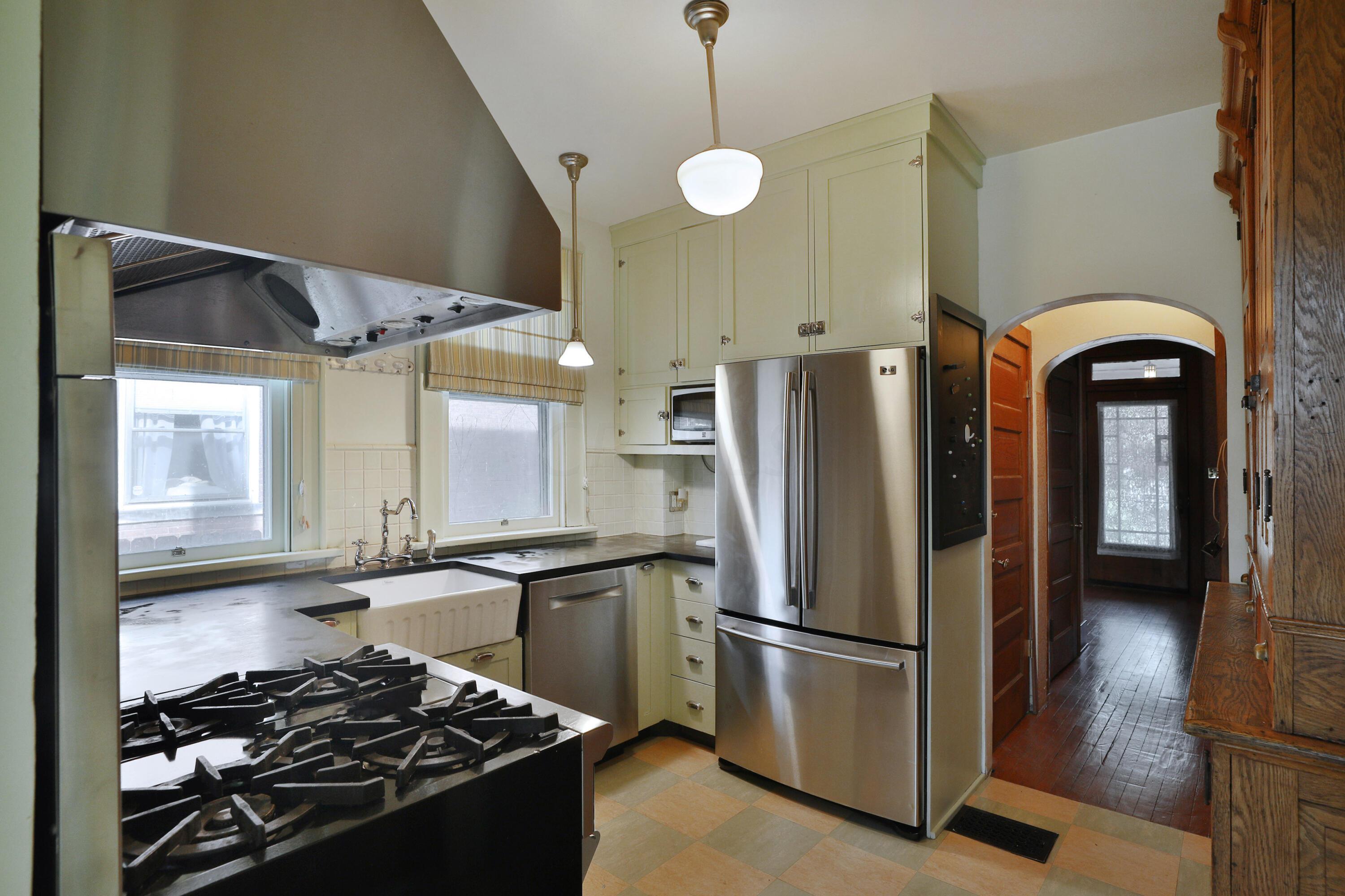 97 E Oakland Avenue