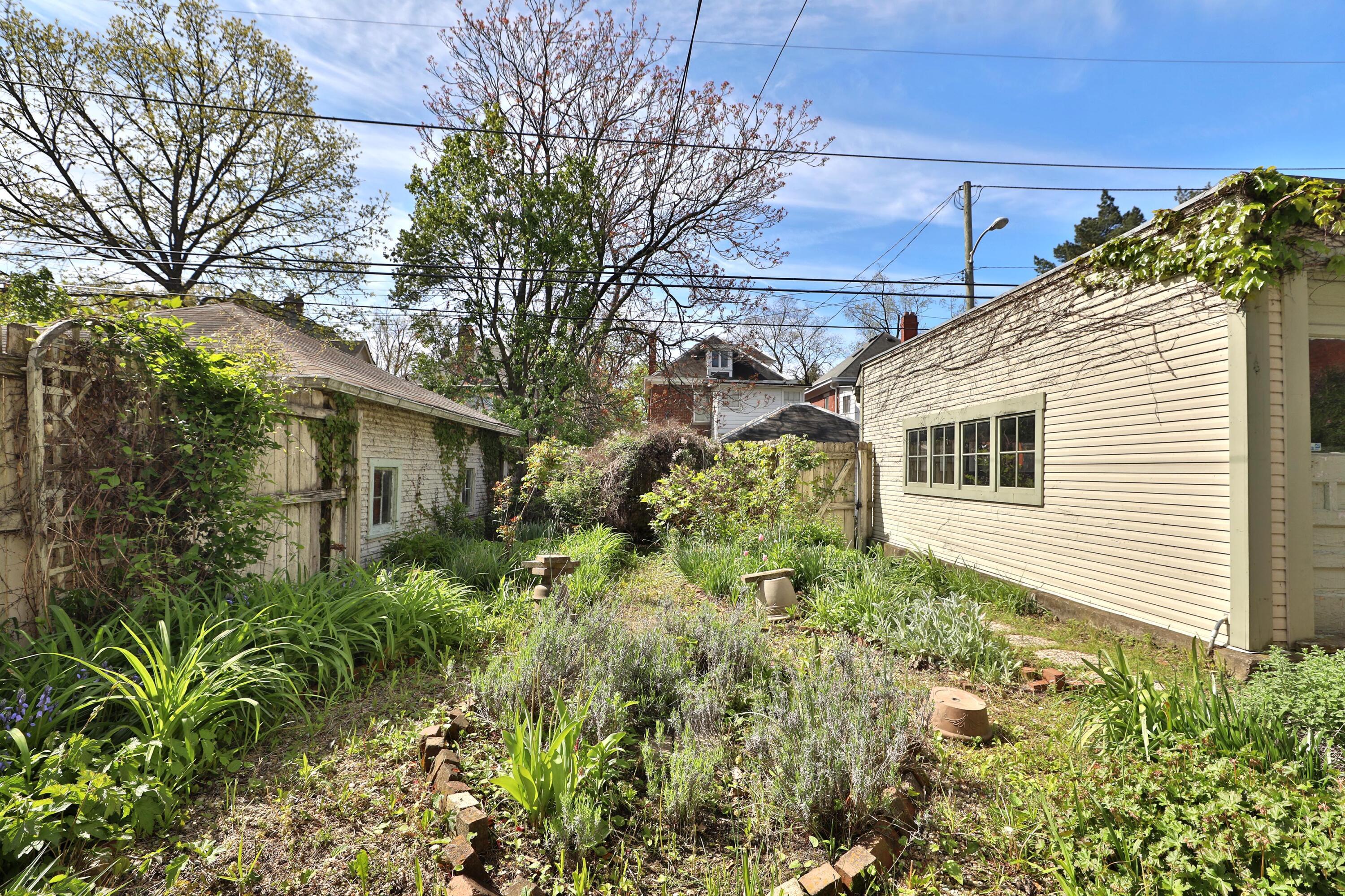 97 E Oakland Avenue