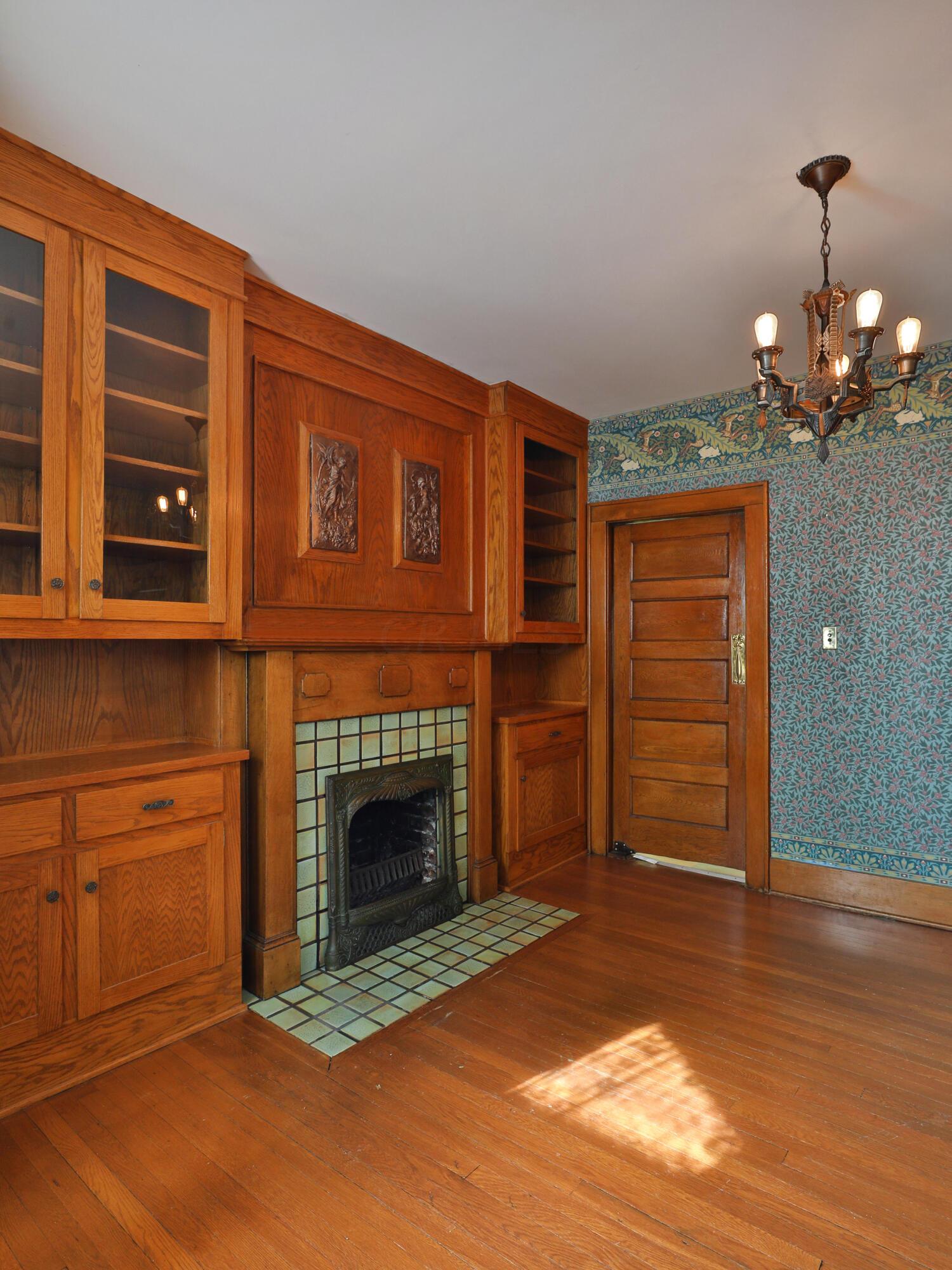 97 E Oakland Avenue