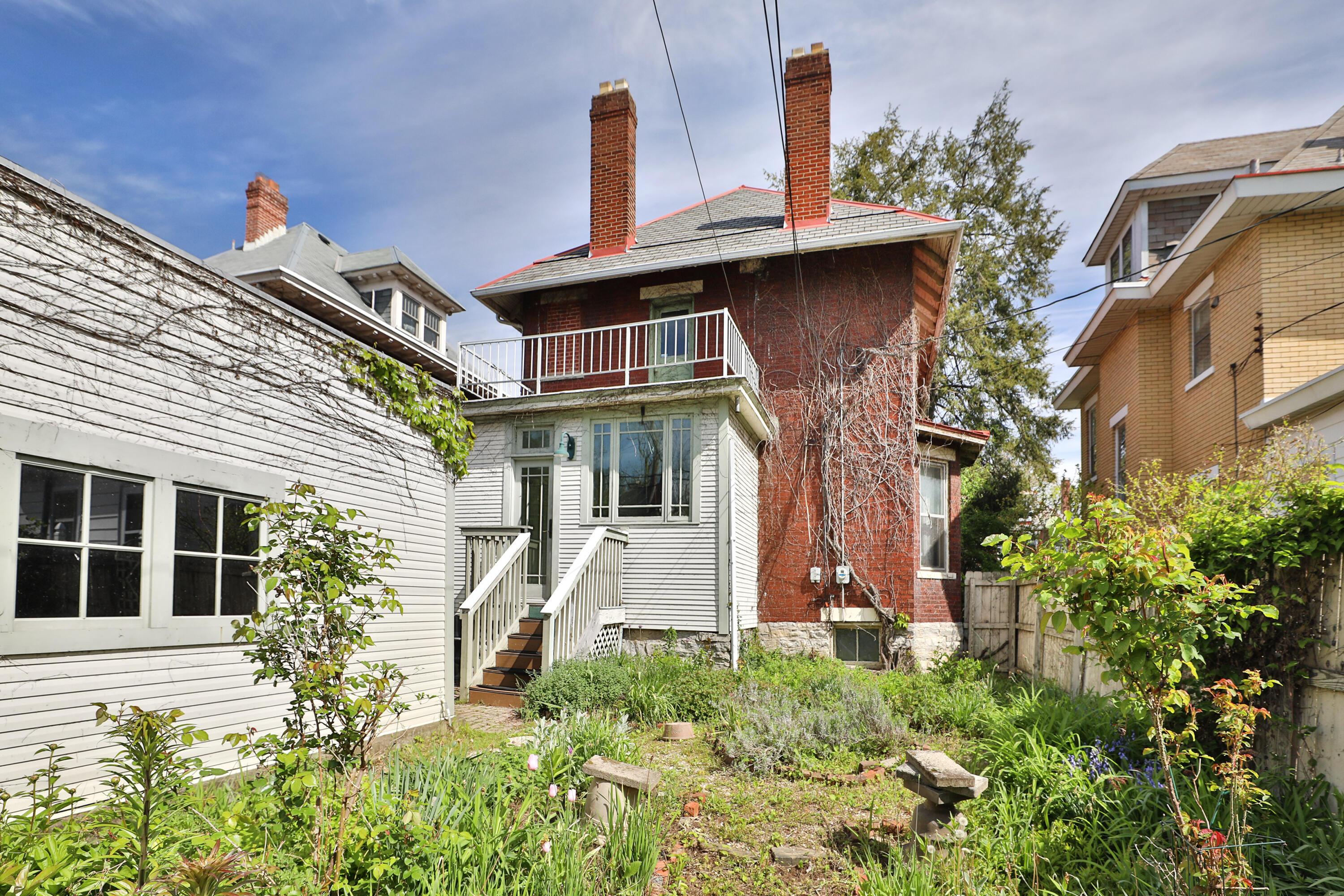 97 E Oakland Avenue