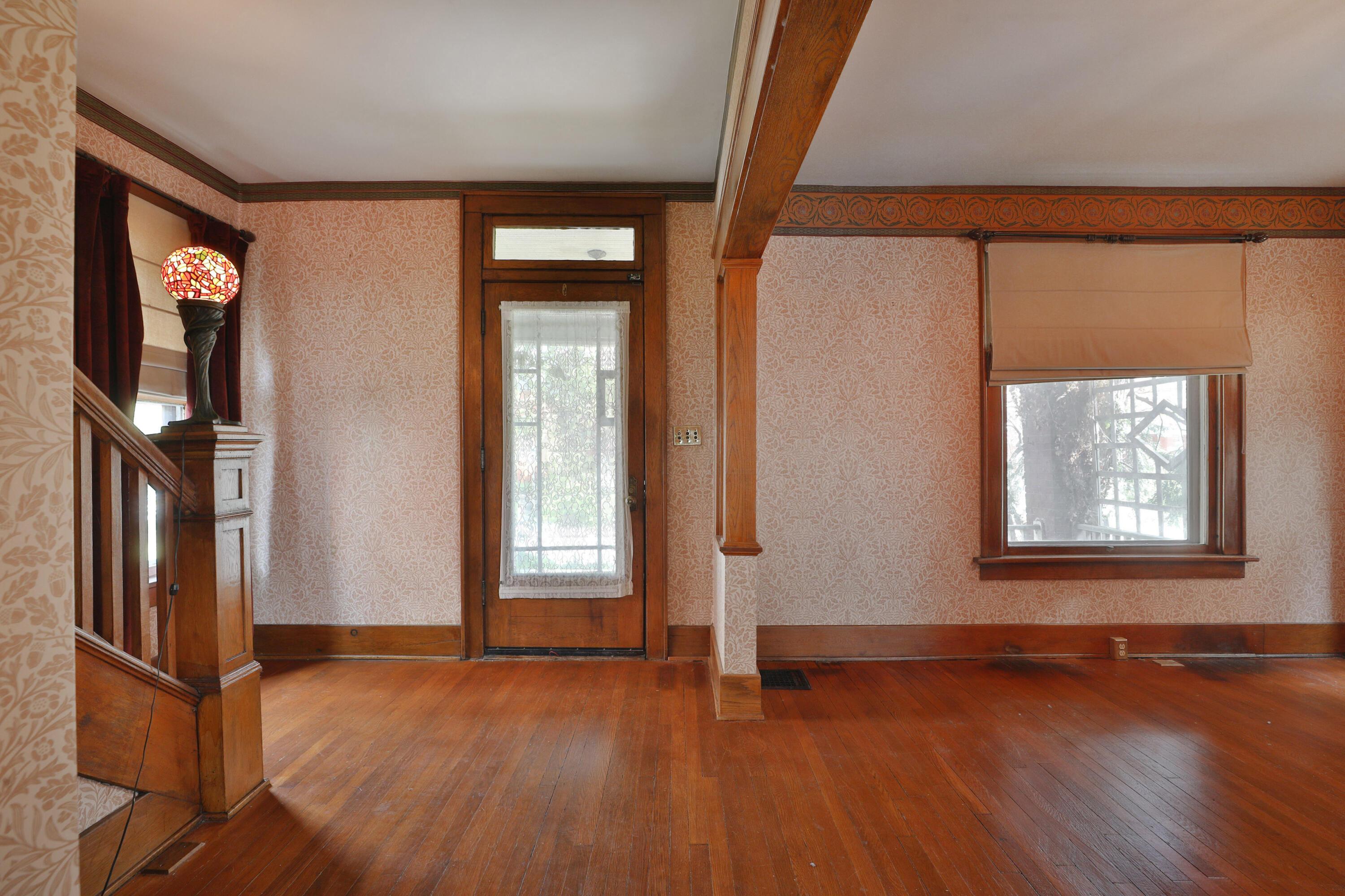 97 E Oakland Avenue