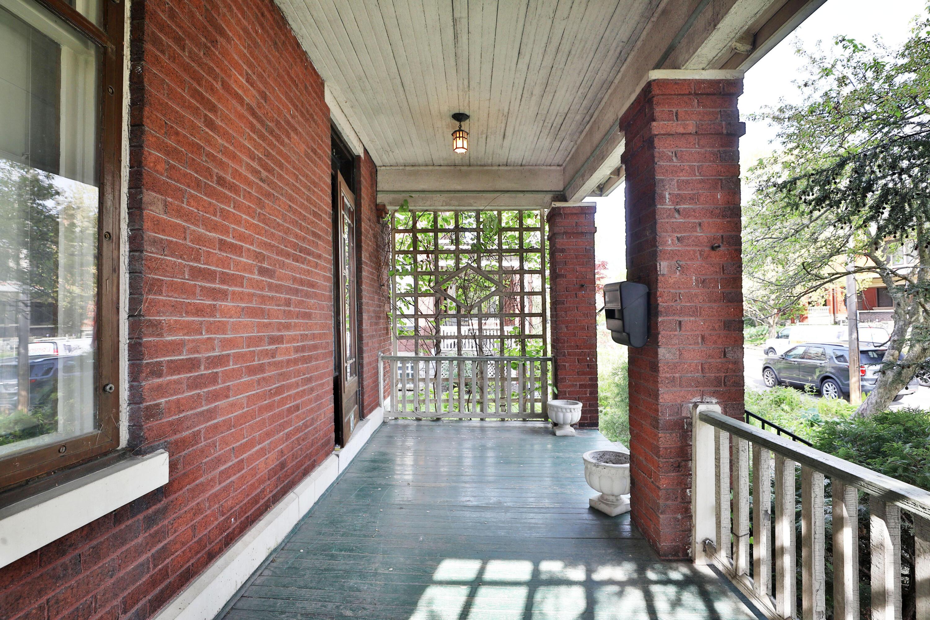 97 E Oakland Avenue