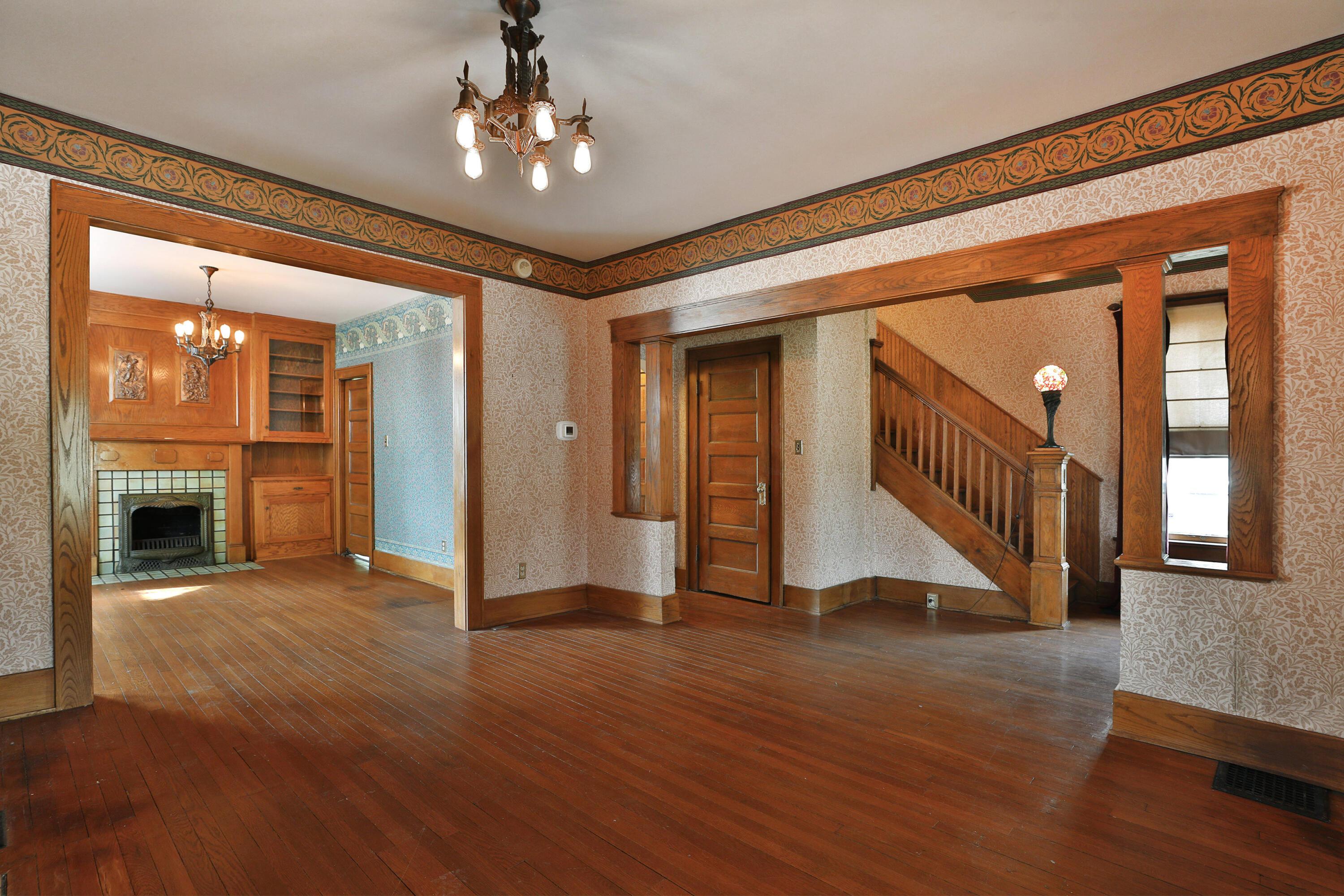 97 E Oakland Avenue