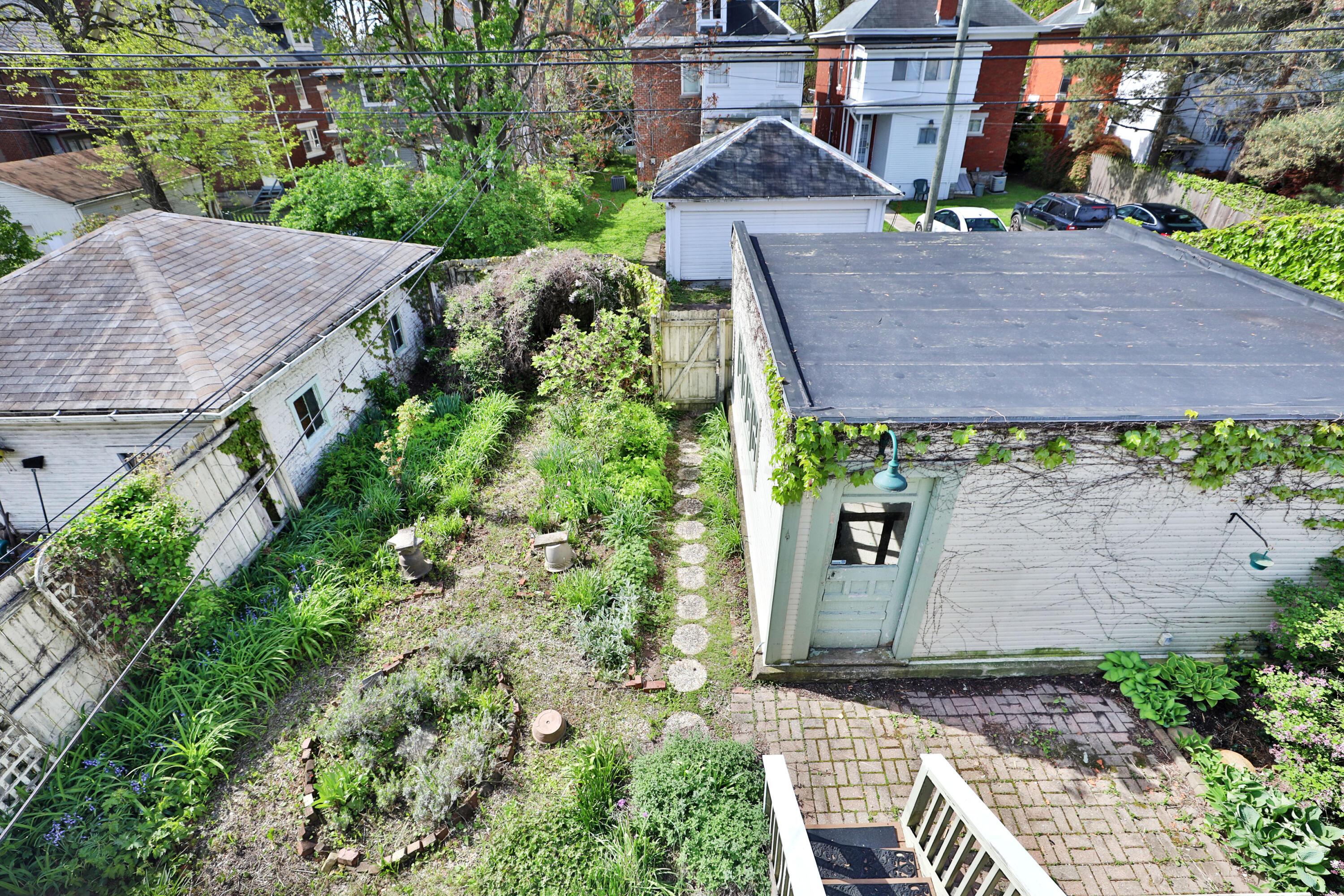 97 E Oakland Avenue