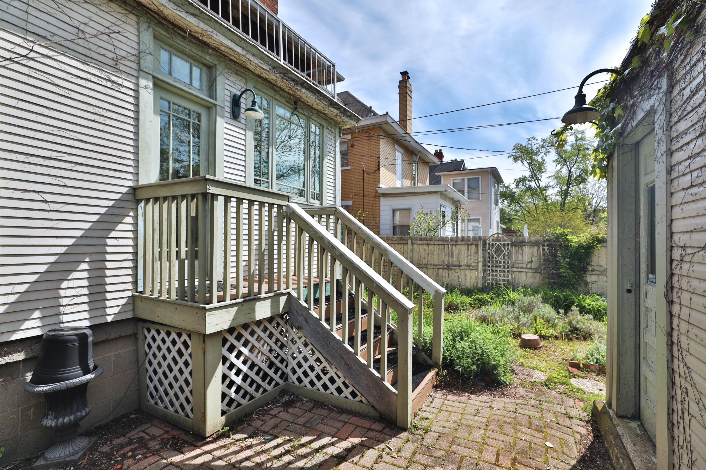 97 E Oakland Avenue