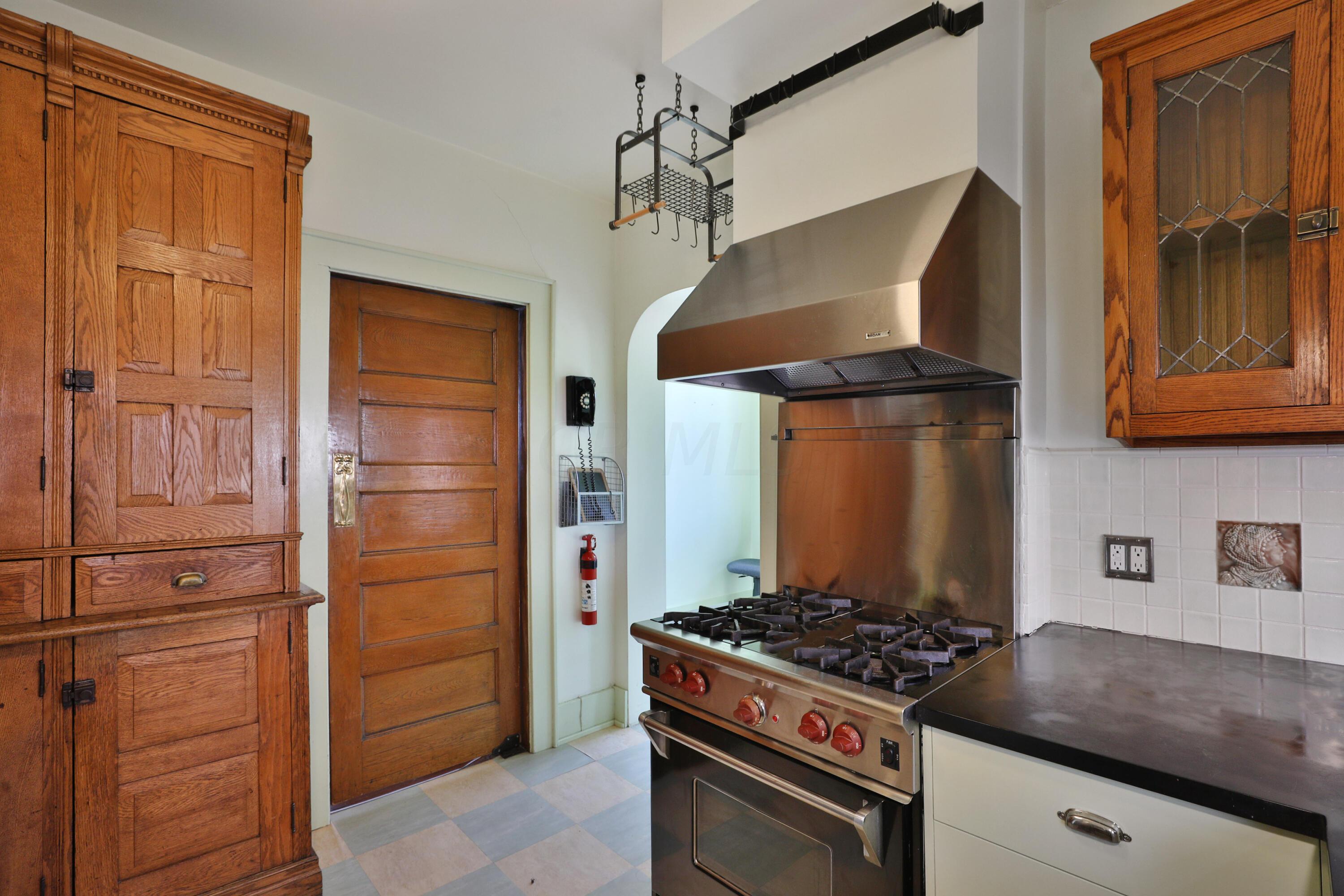 97 E Oakland Avenue