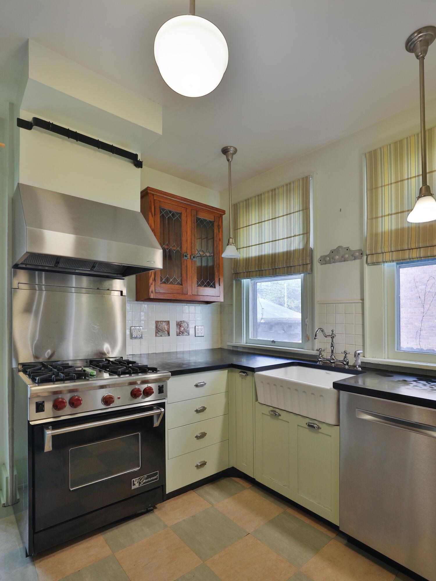 97 E Oakland Avenue