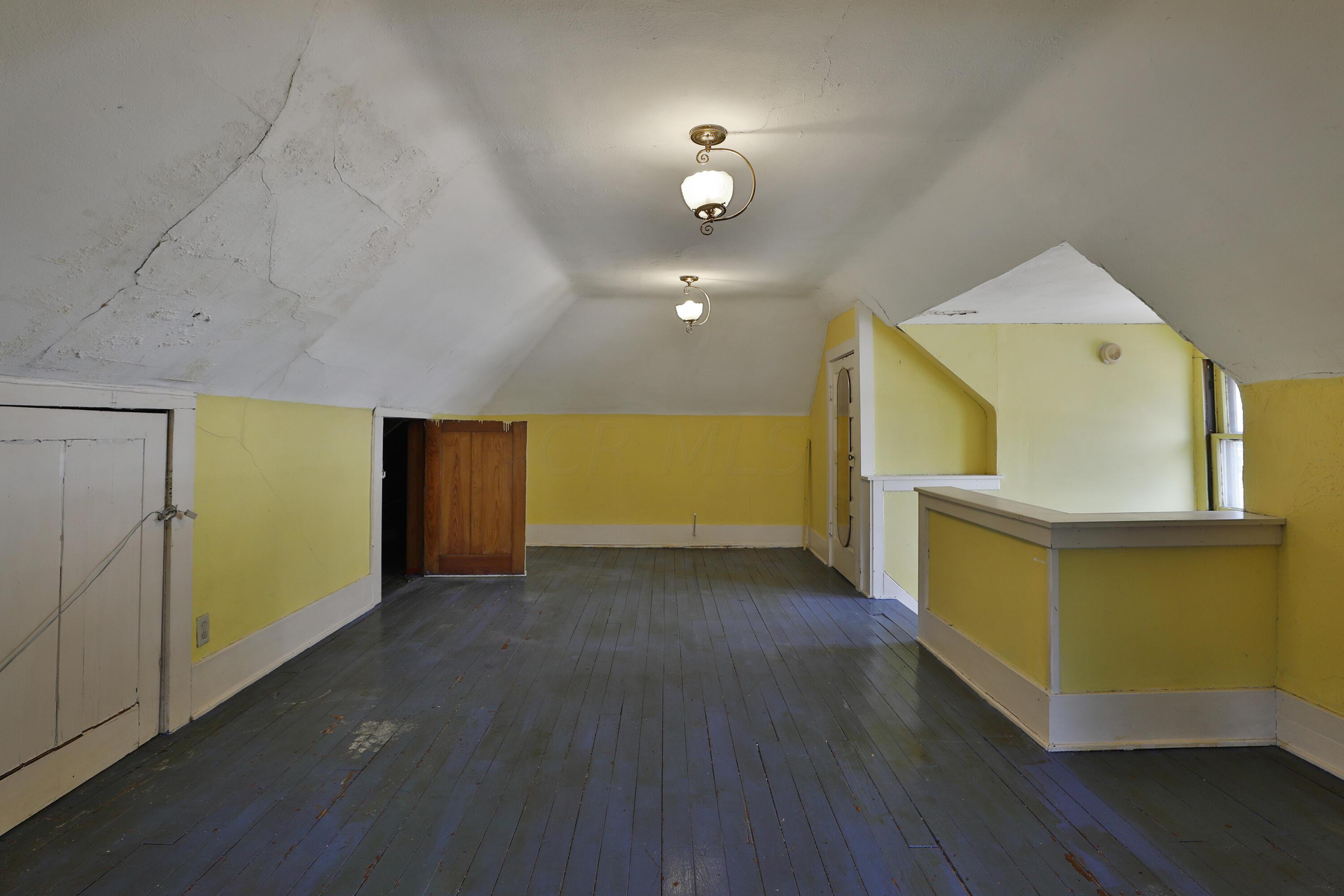 97 E Oakland Avenue