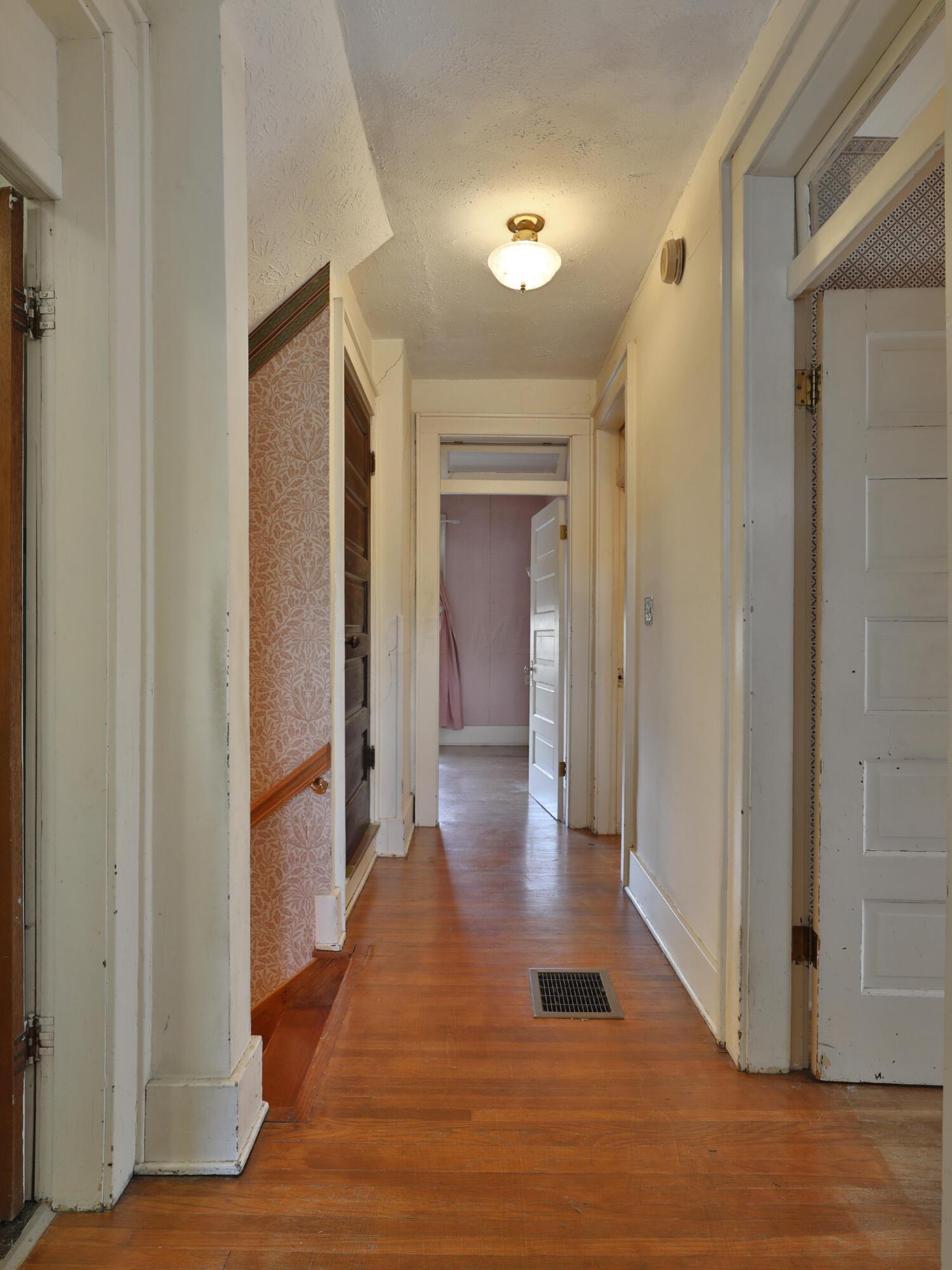 97 E Oakland Avenue