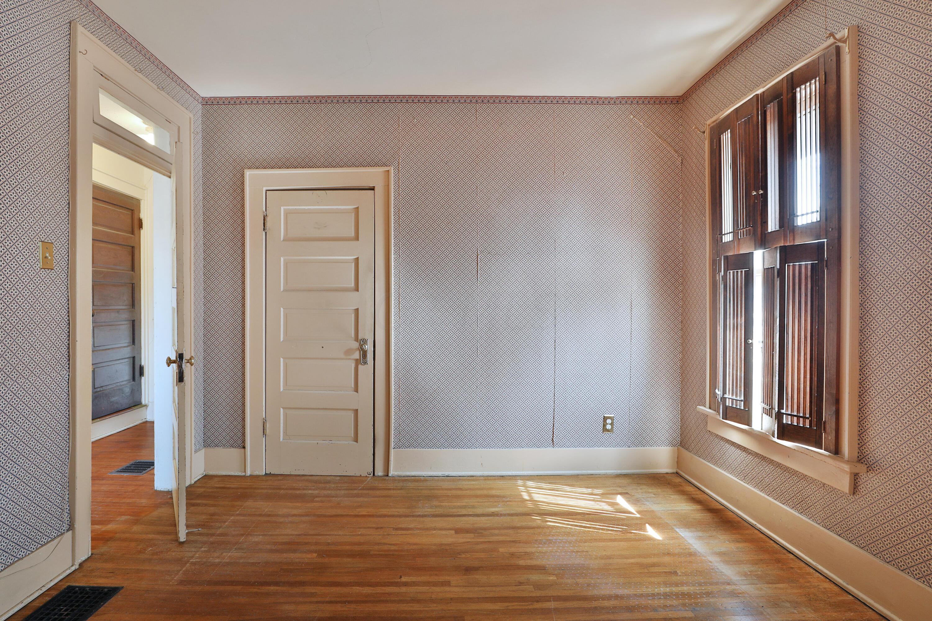 97 E Oakland Avenue
