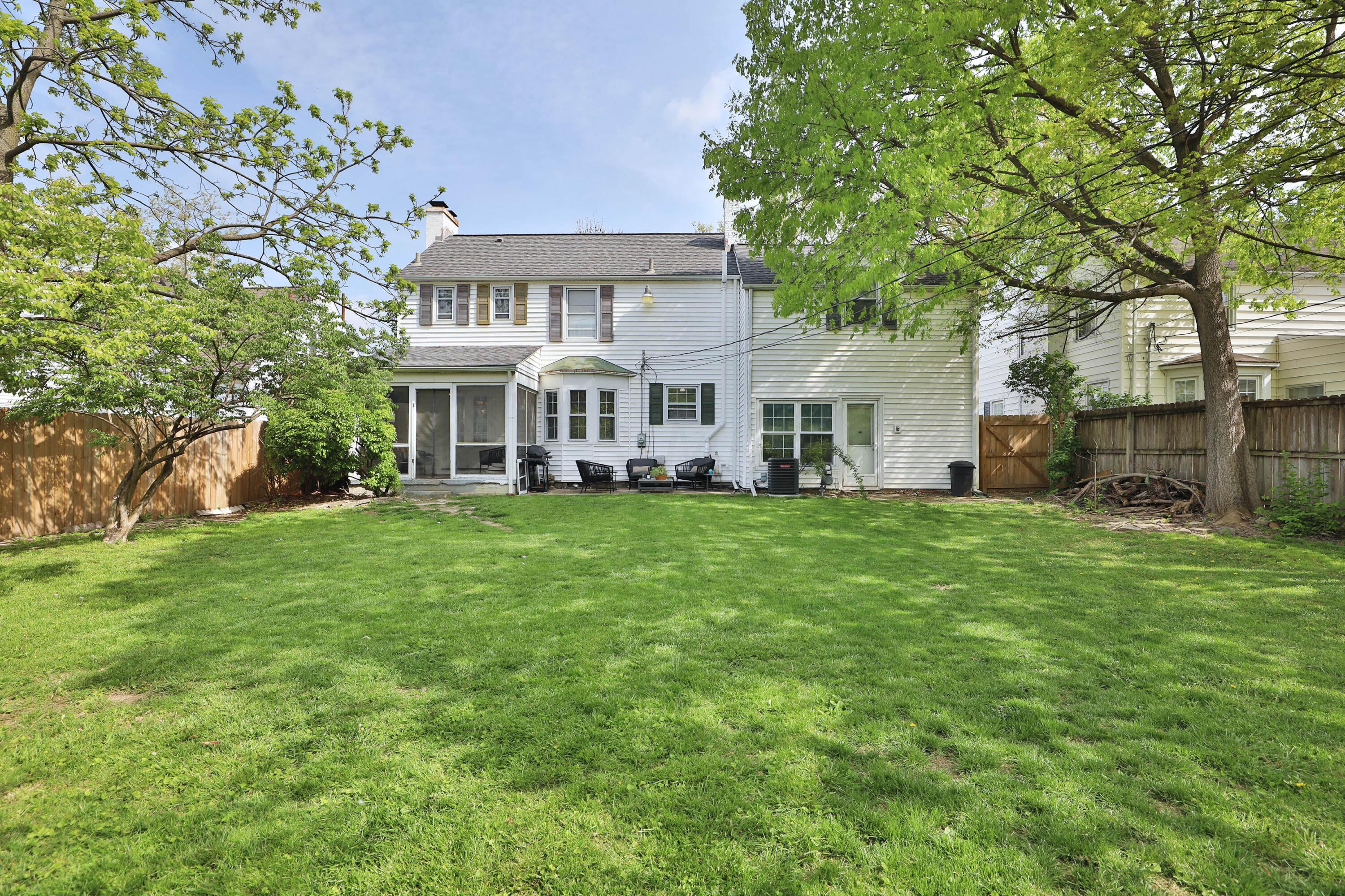 2449 E Livingston Avenue
