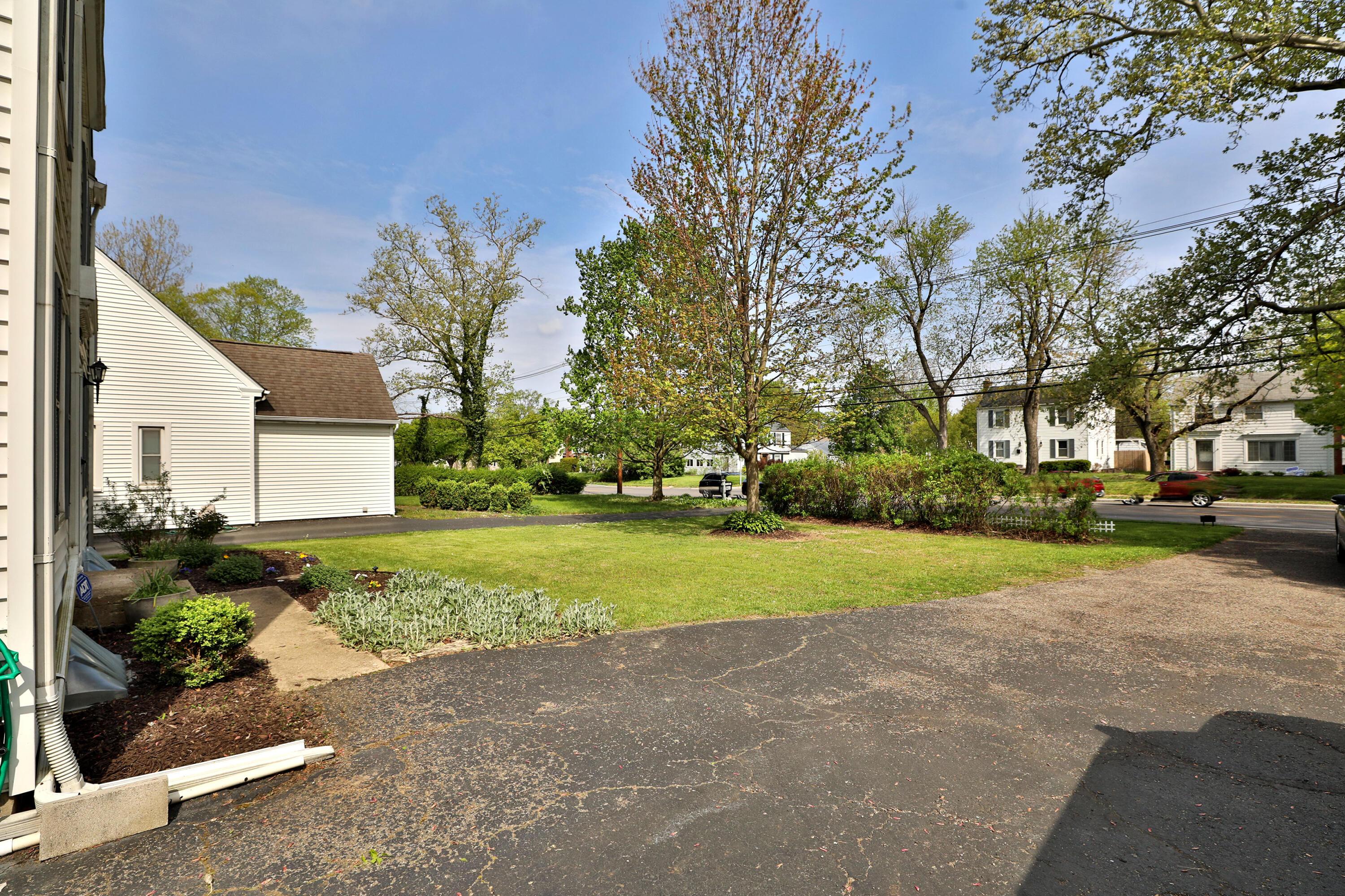 2449 E Livingston Avenue