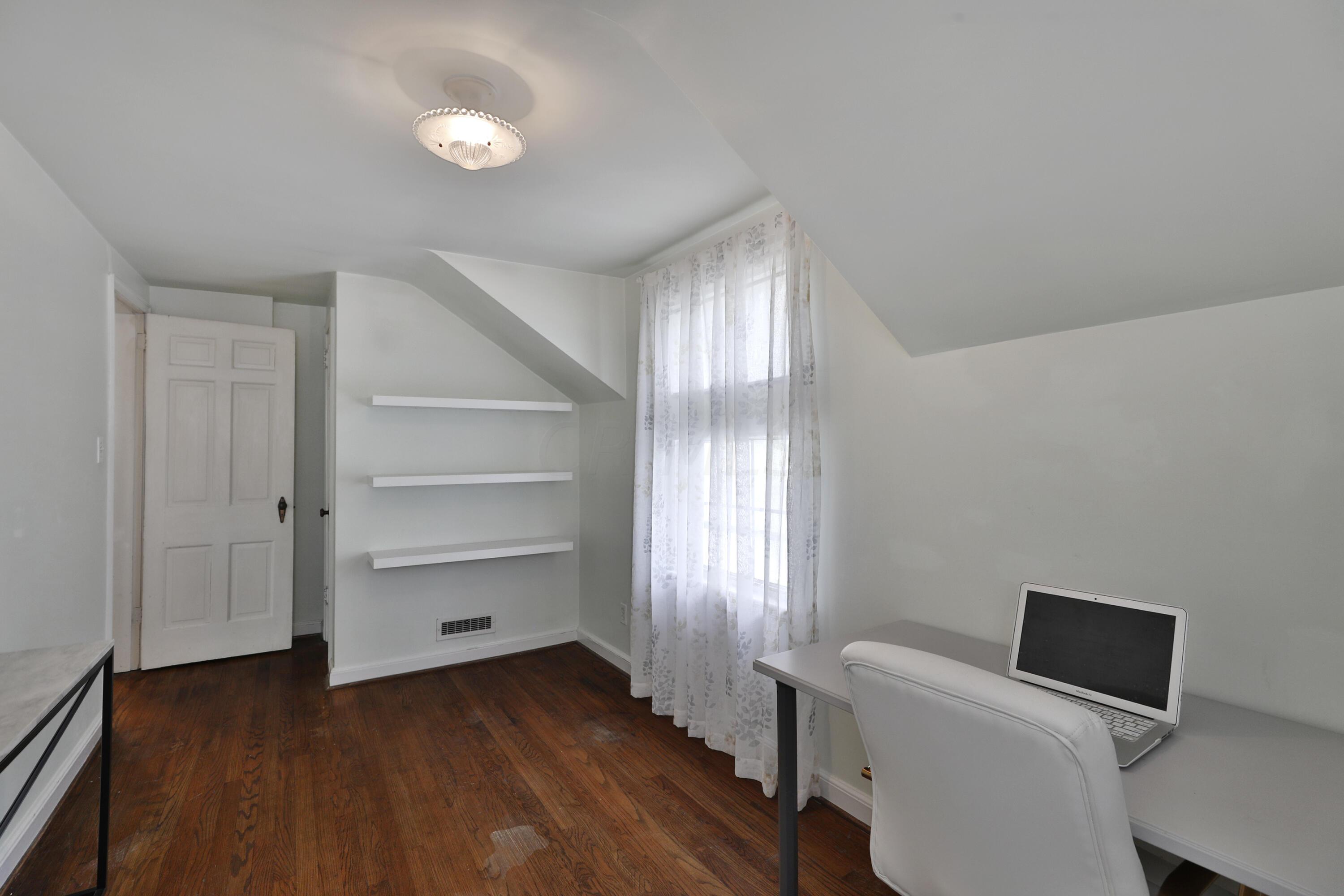 2449 E Livingston Avenue