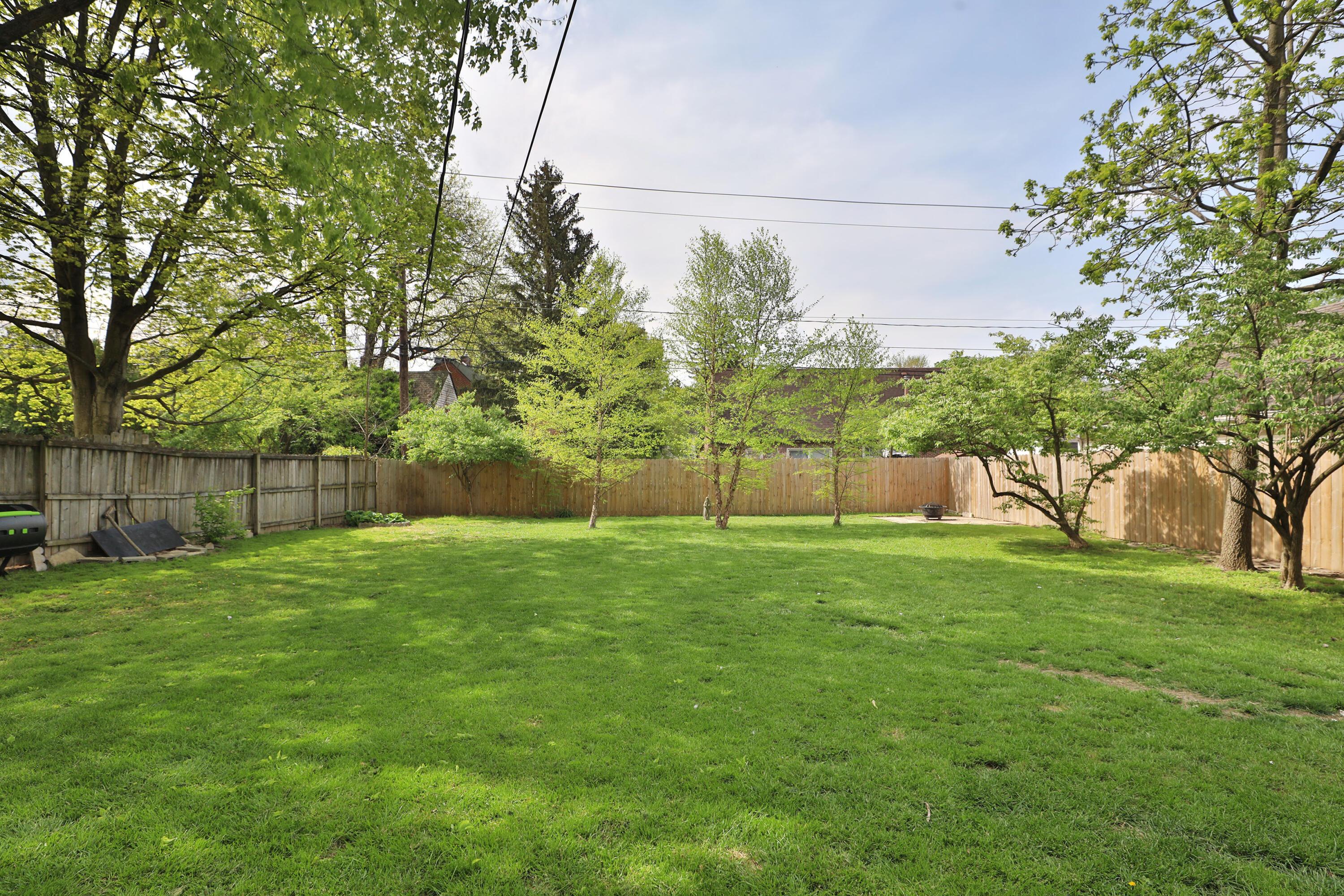 2449 E Livingston Avenue