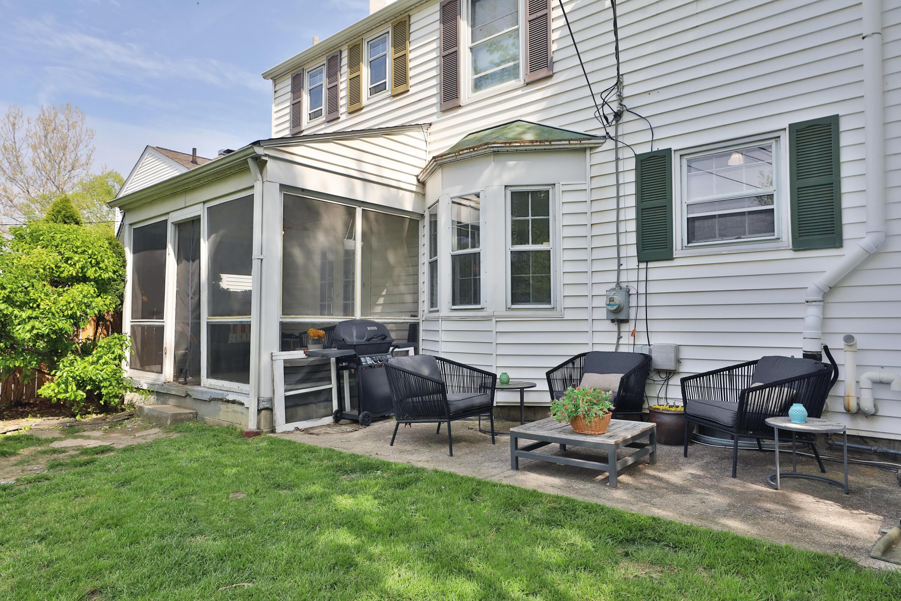 2449 E Livingston Avenue