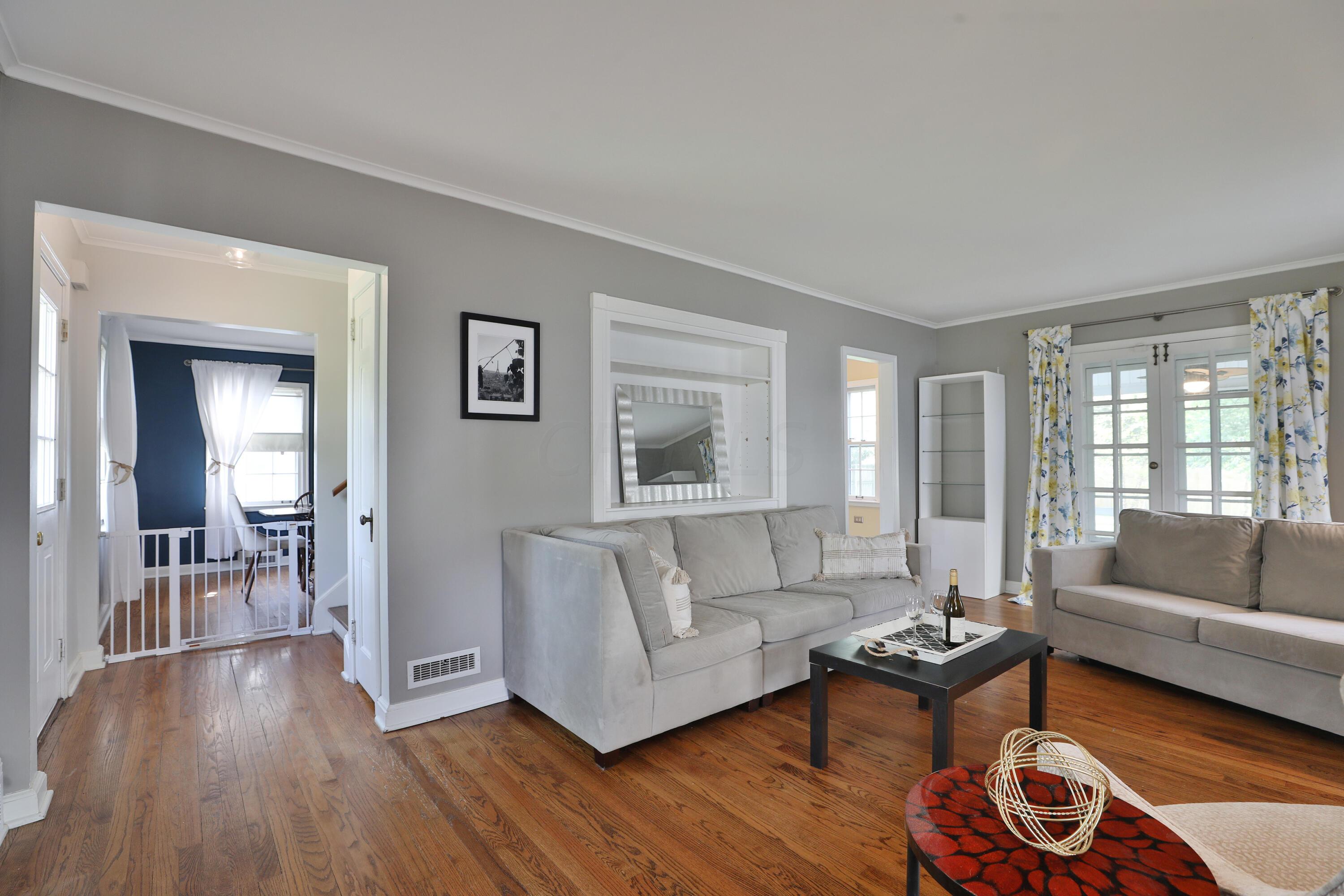 2449 E Livingston Avenue