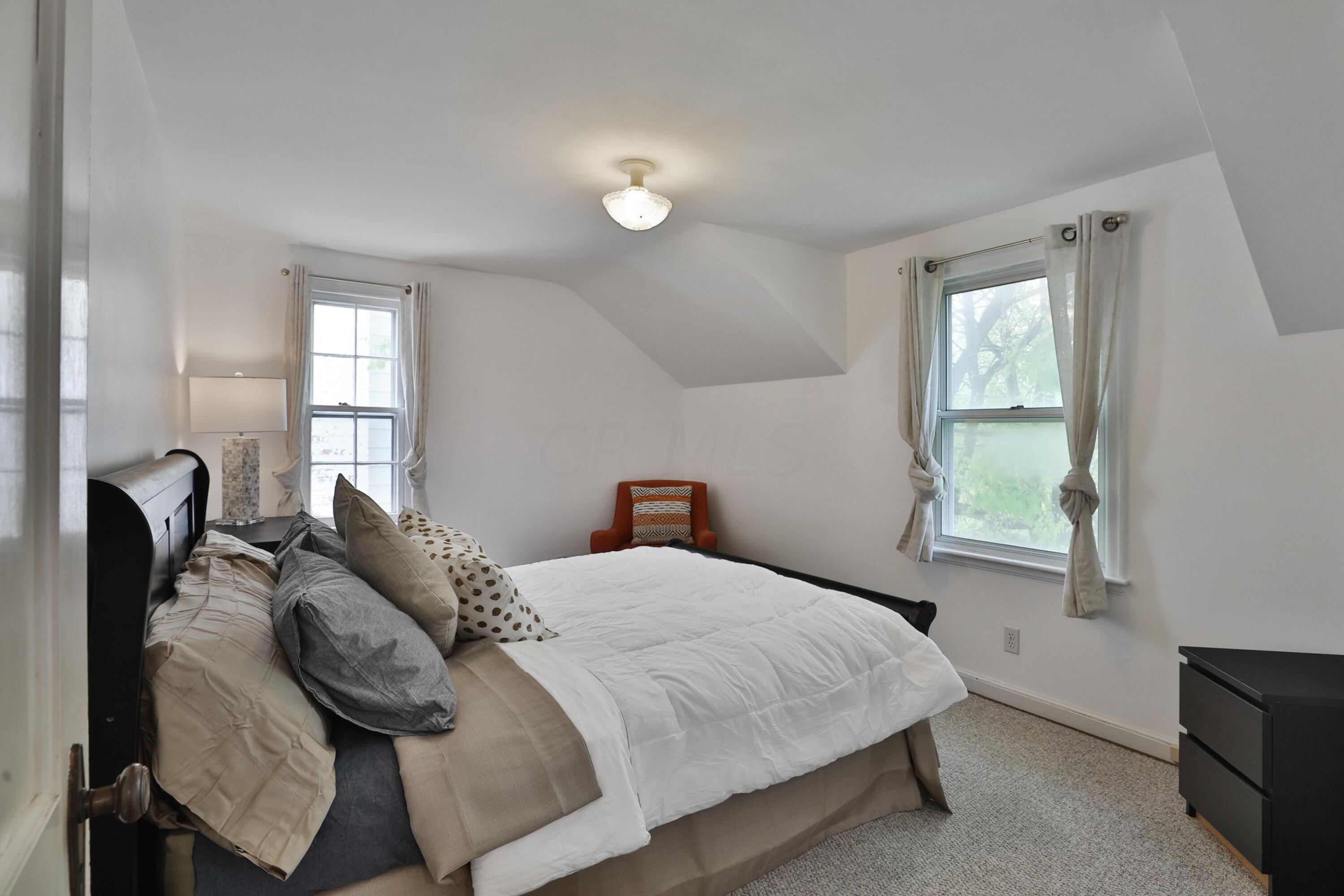 2449 E Livingston Avenue