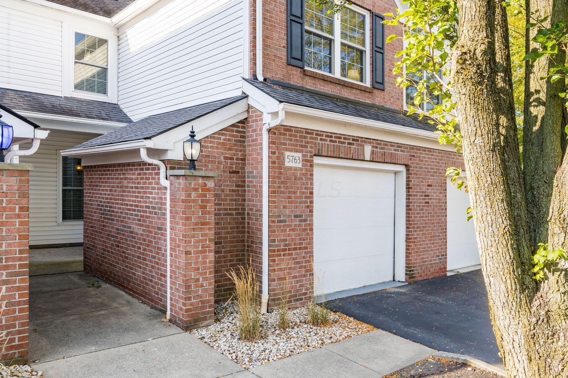 5763 Albany Green