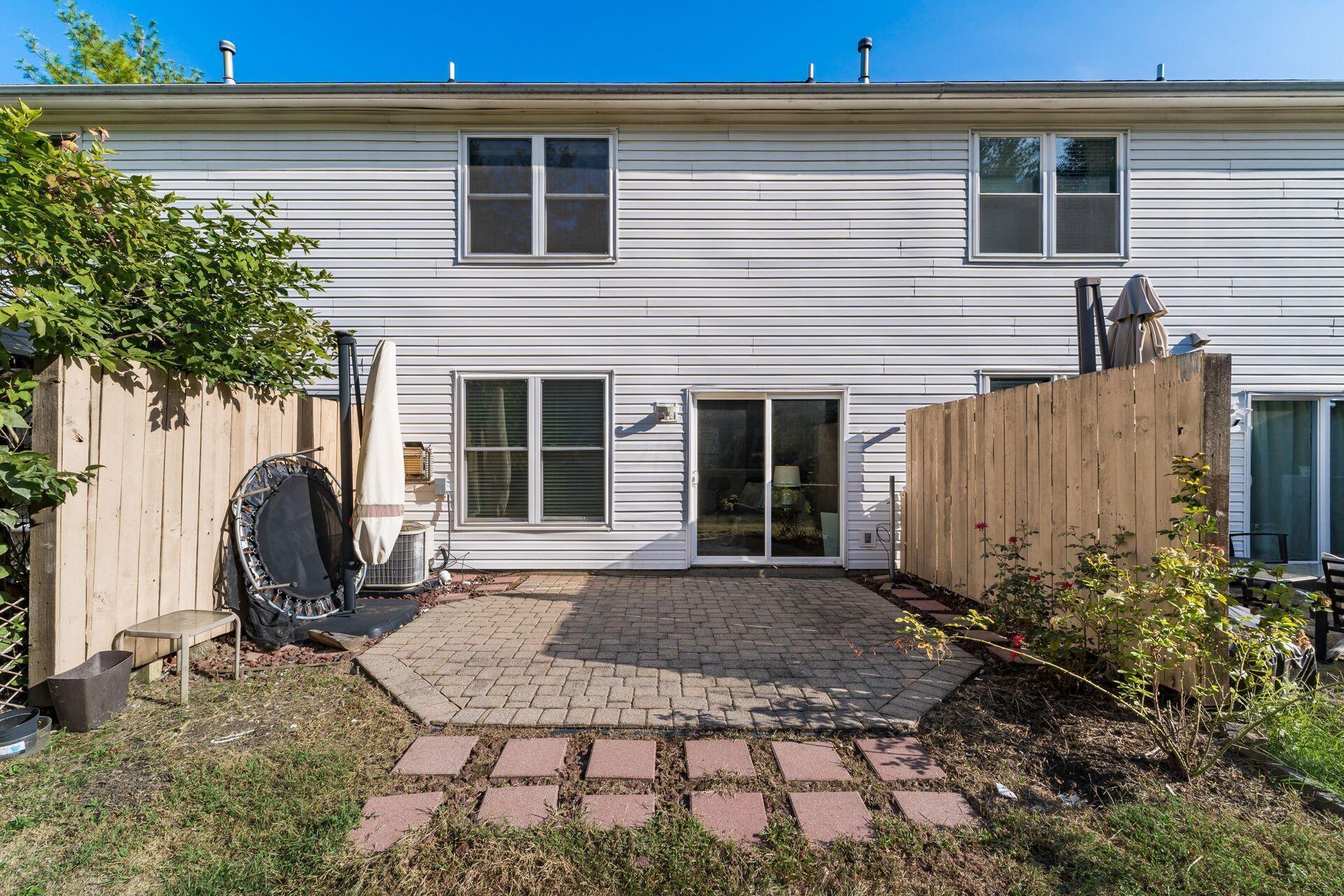 5763 Albany Green