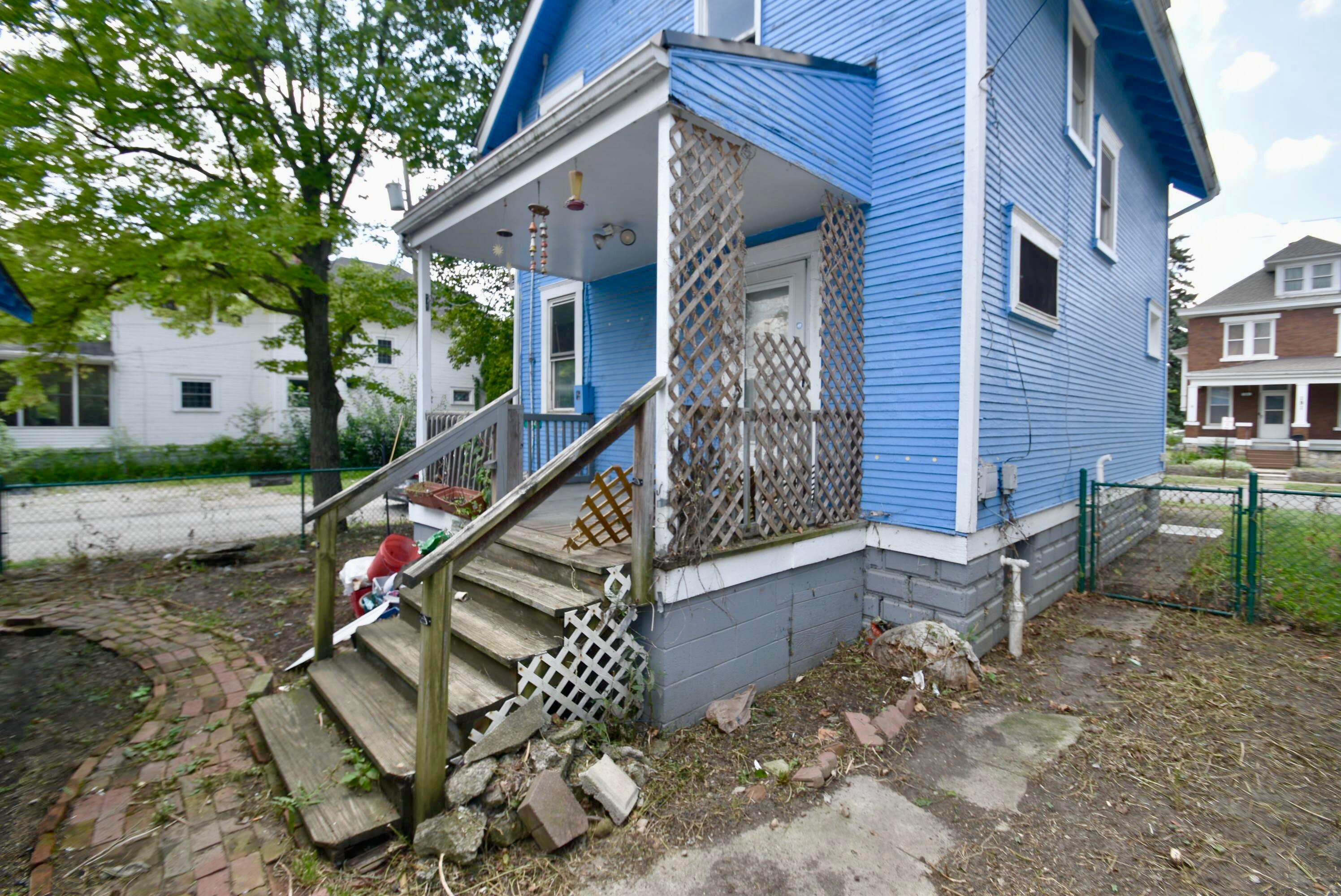192 S Harris Avenue