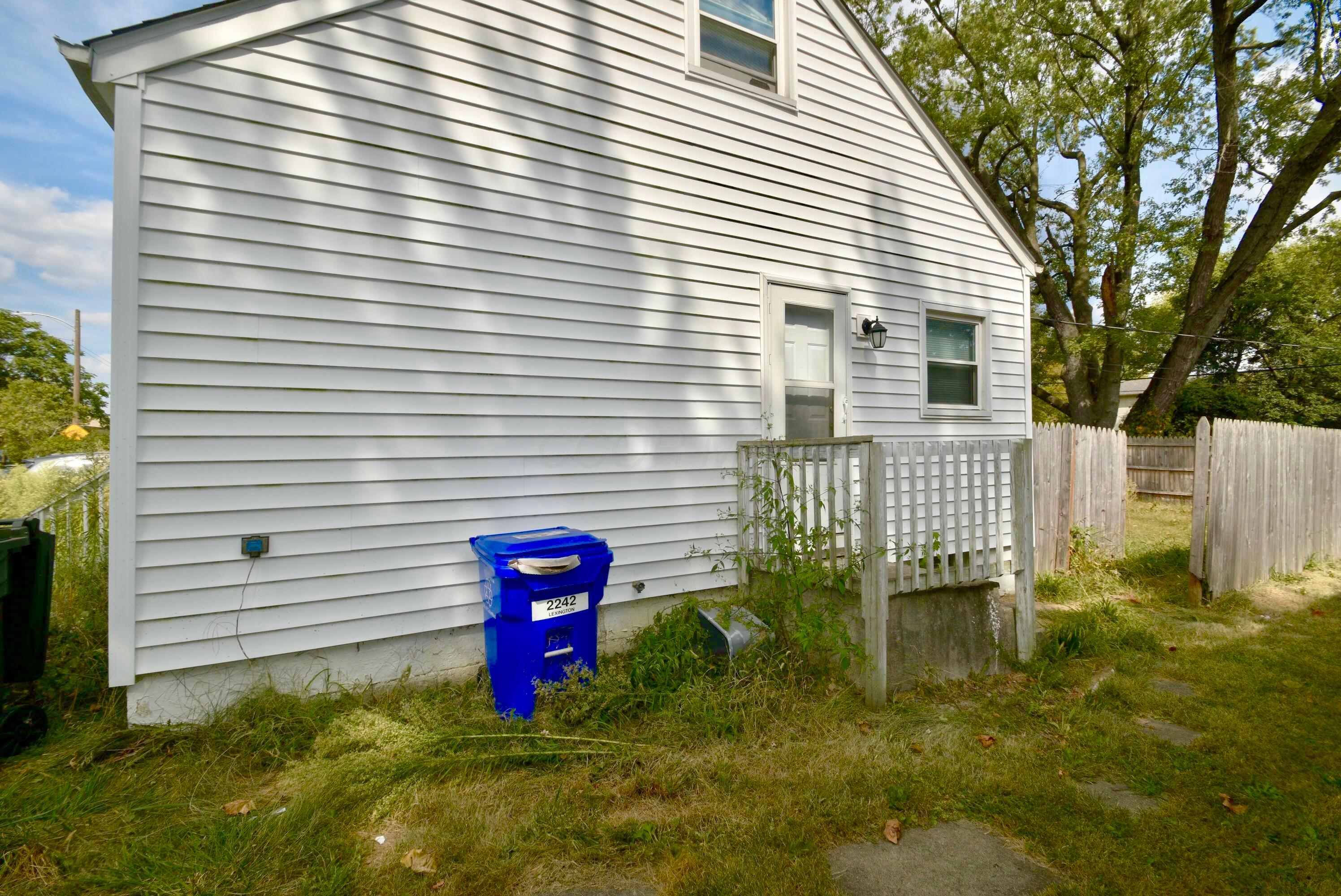 2242 Lexington Avenue