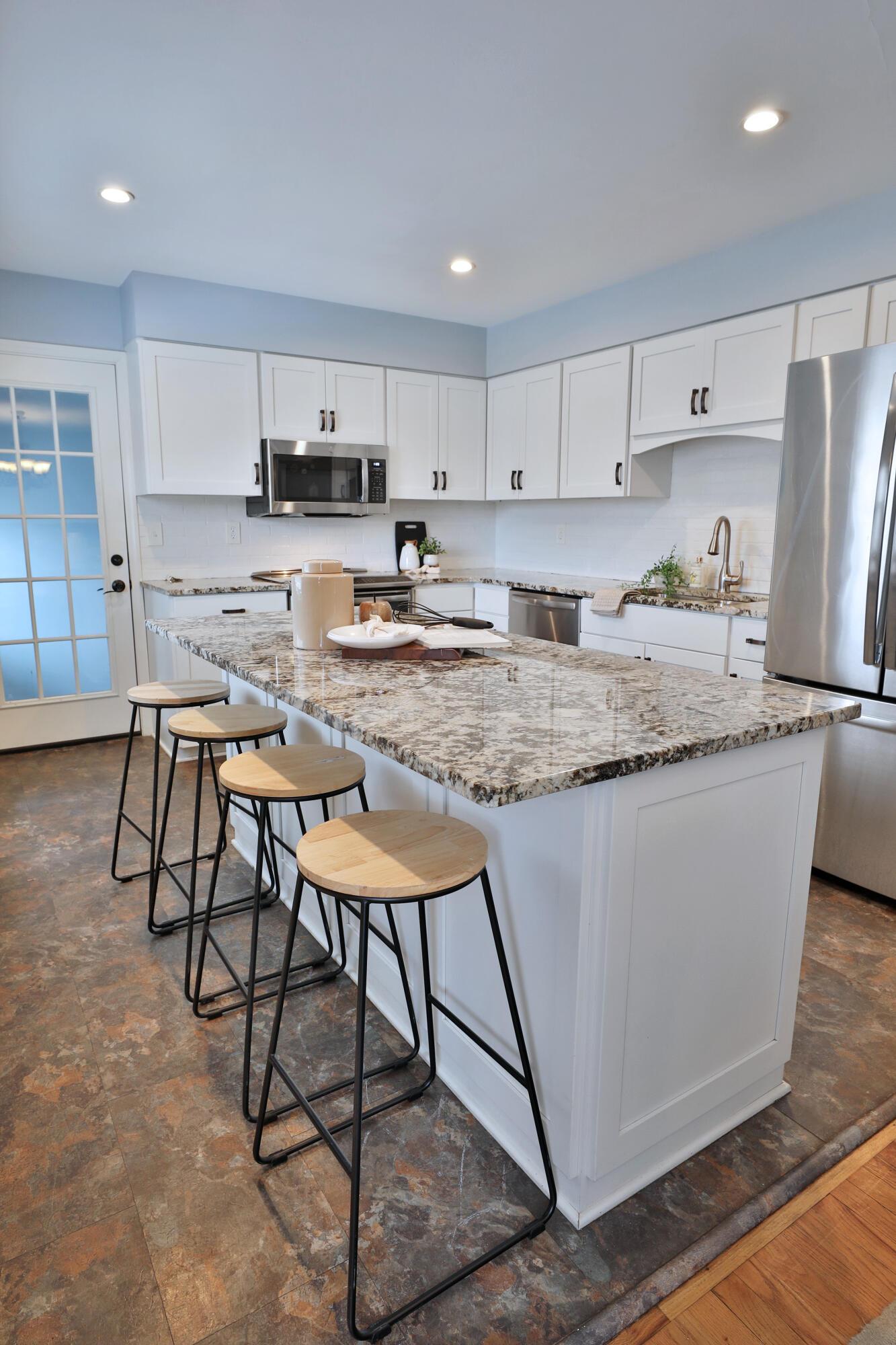 4677 Harrisburg Pike