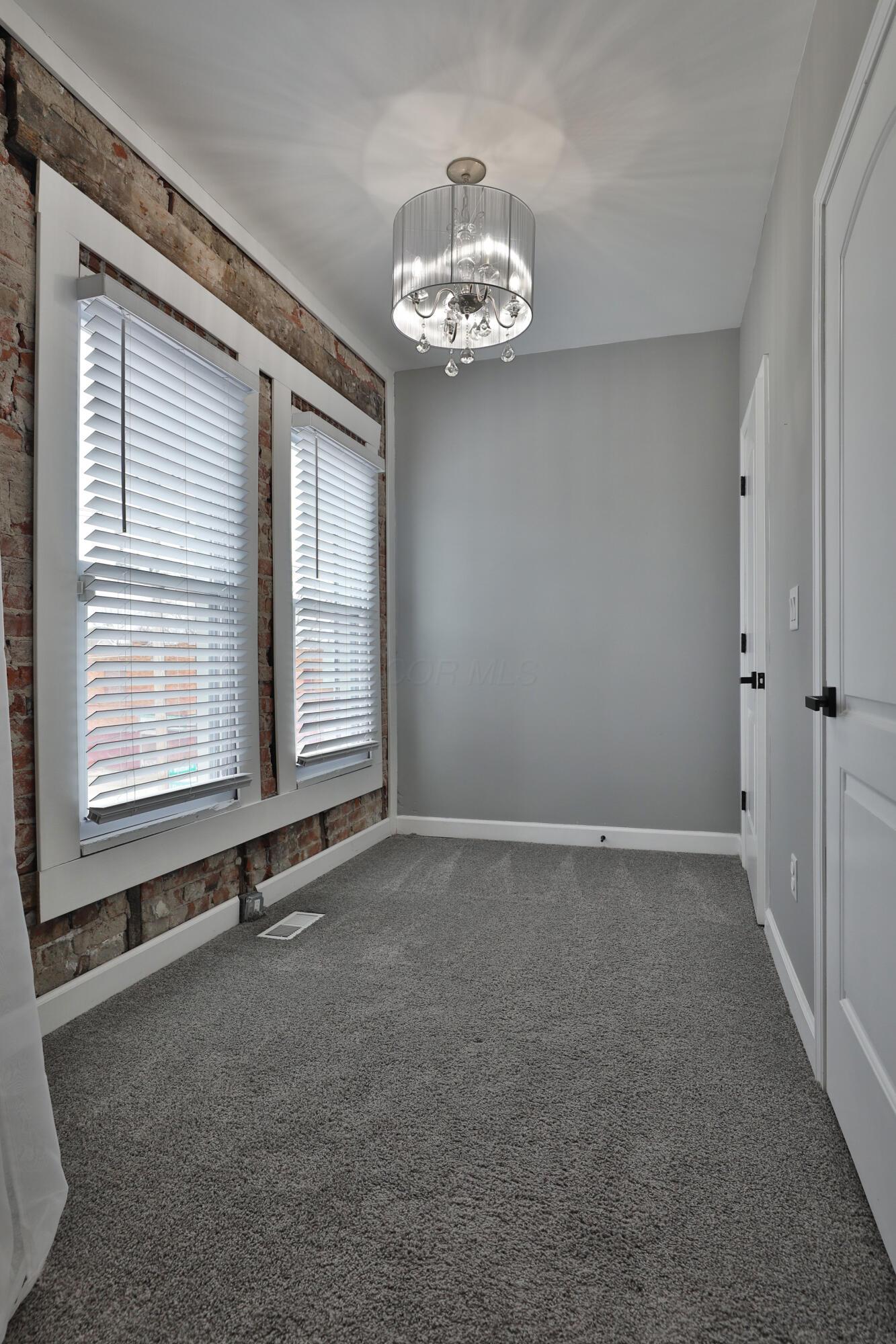 1009 E Whittier Street, 1009