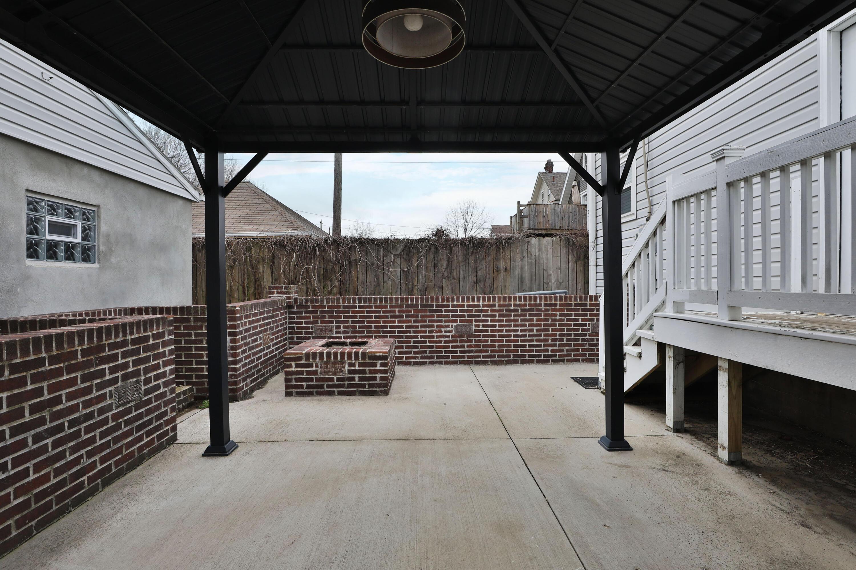 1009 E Whittier Street, 1009