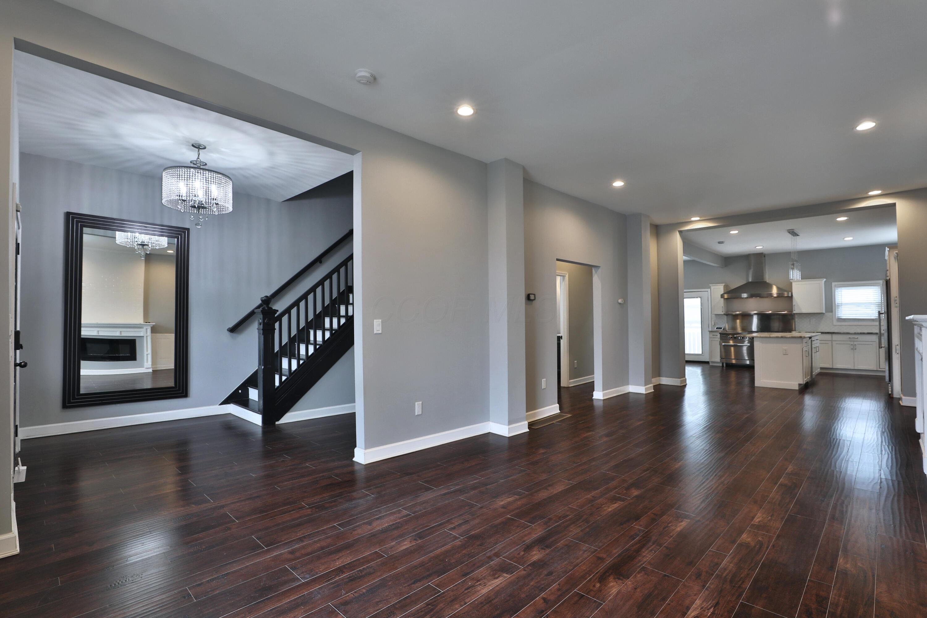 1009 E Whittier Street, 1009