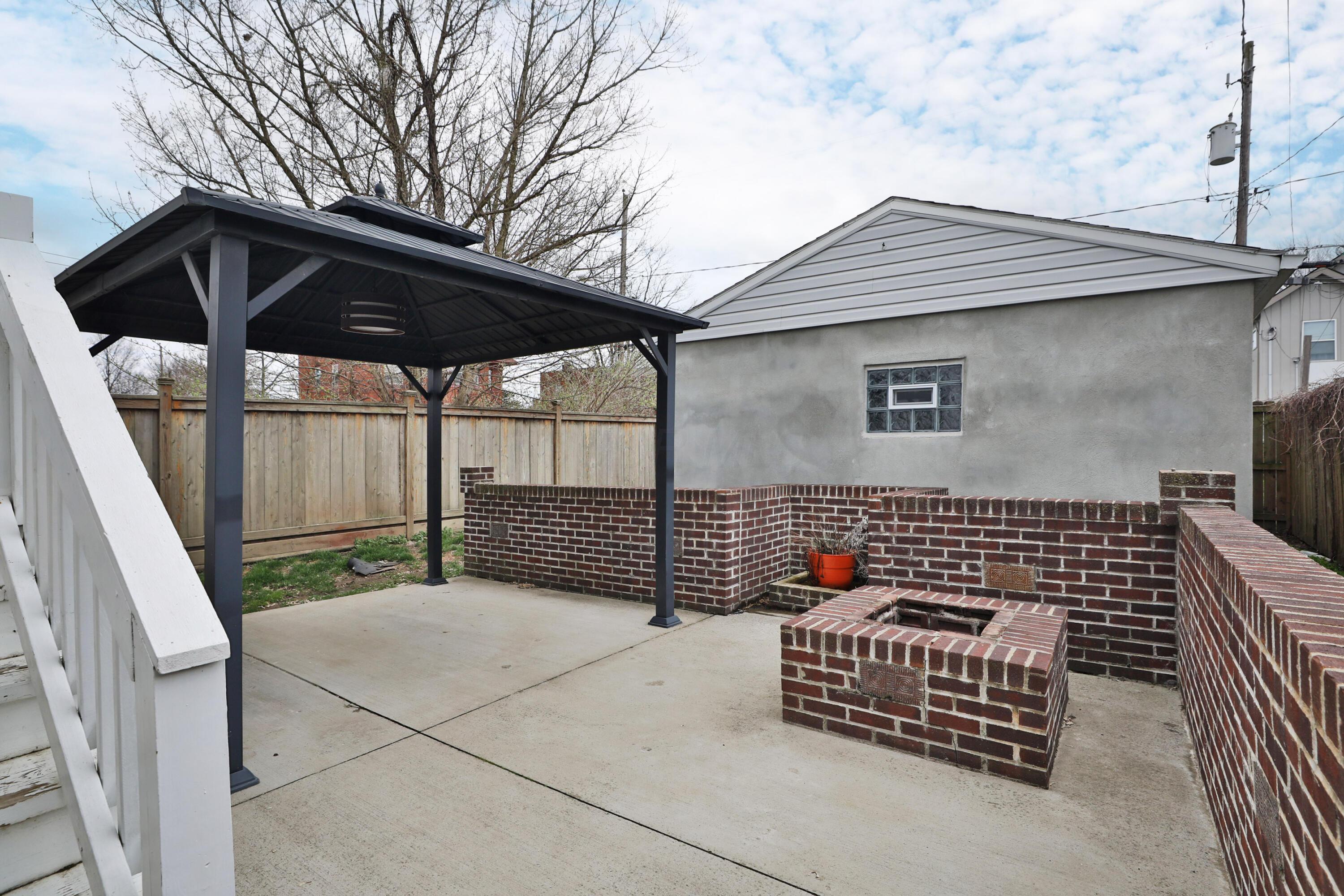 1009 E Whittier Street, 1009