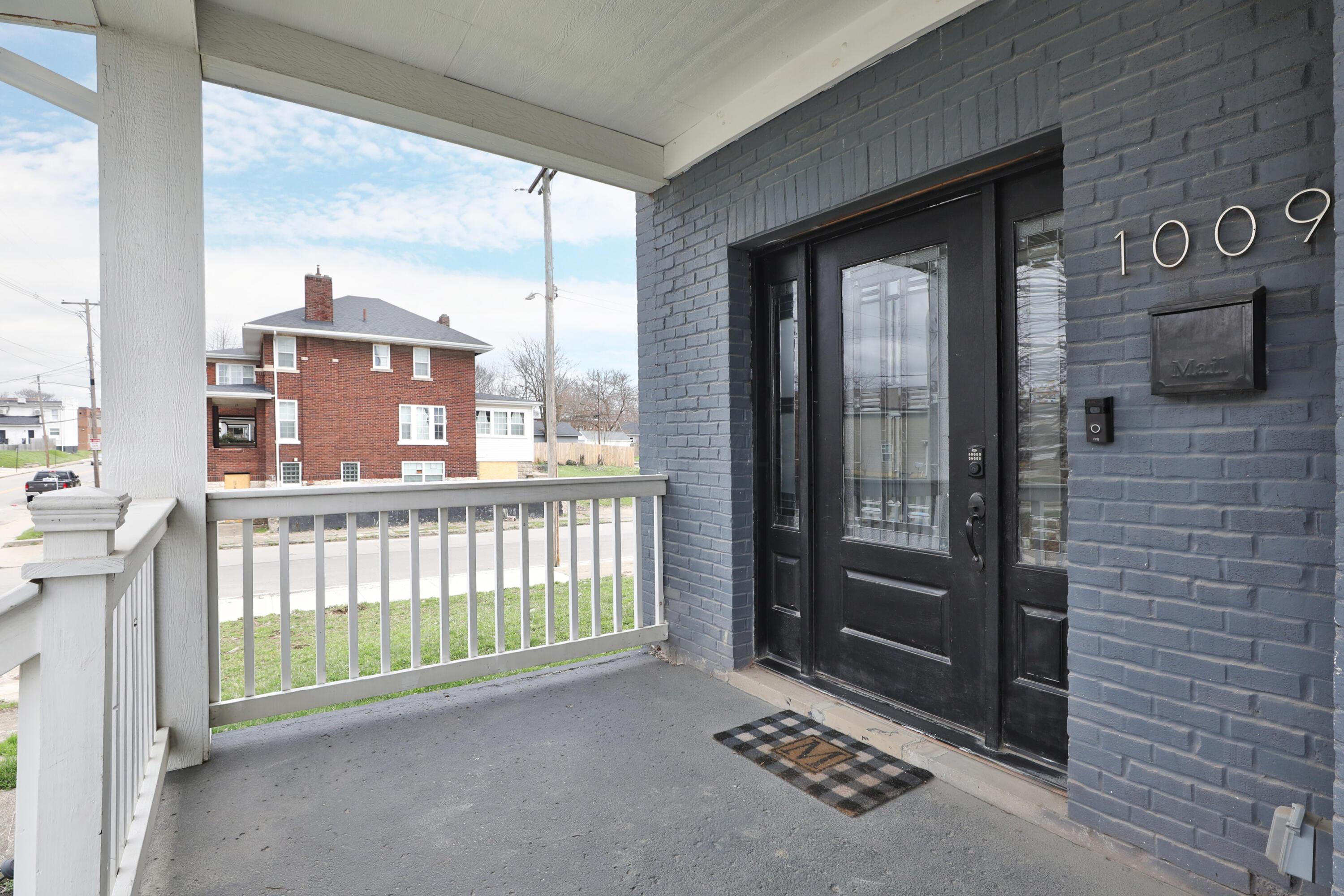 1009 E Whittier Street, 1009
