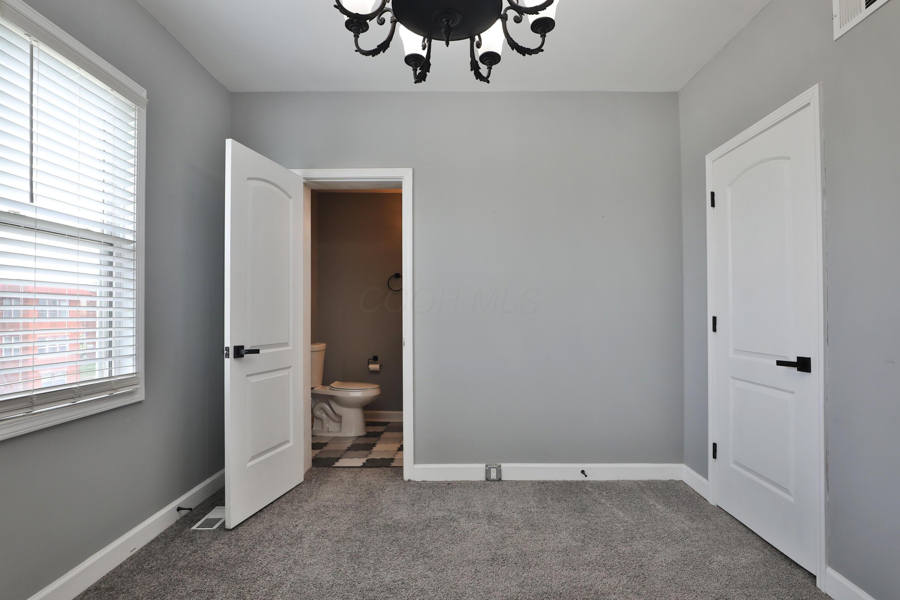 1009 E Whittier Street, 1009