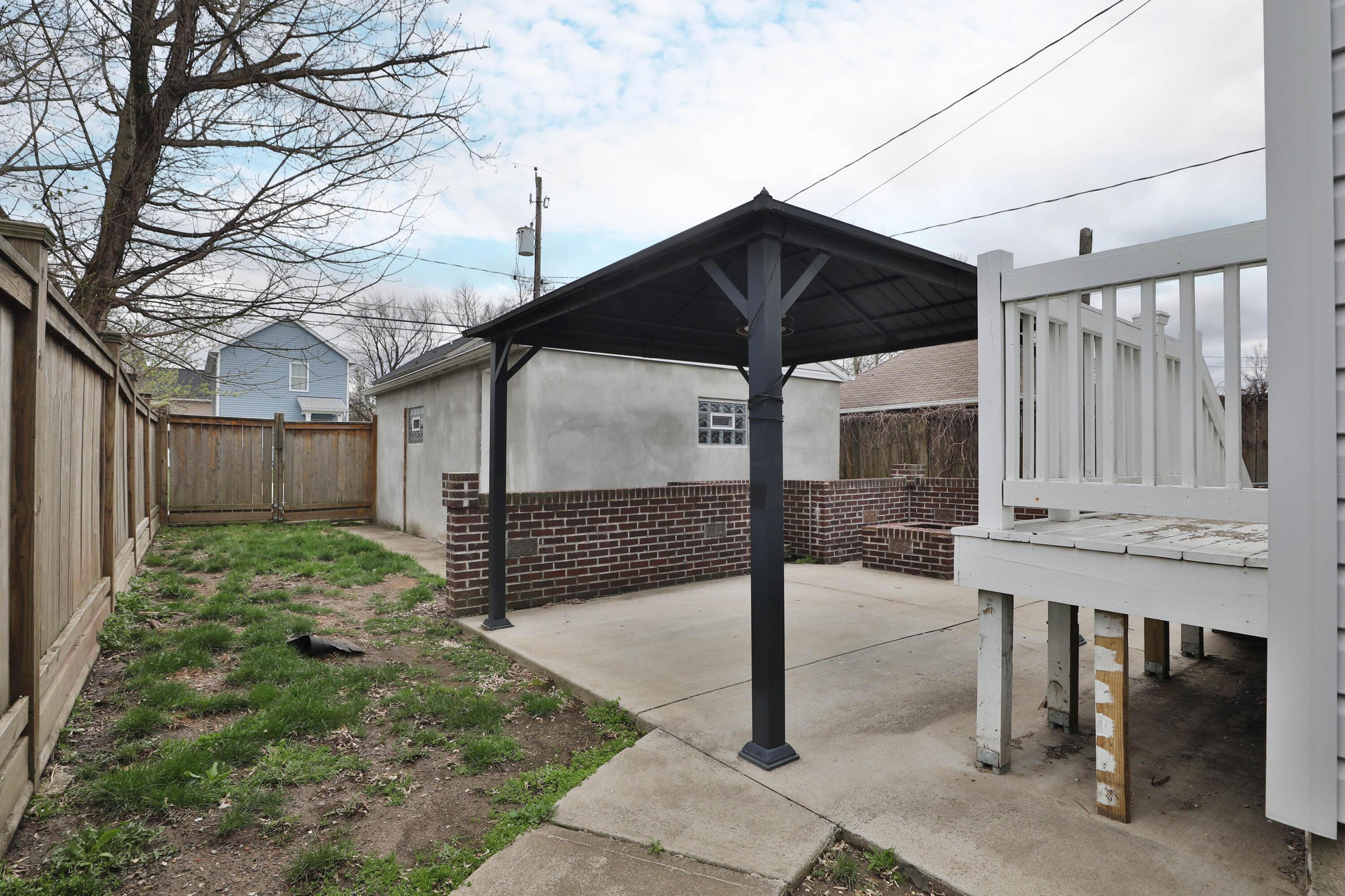 1009 E Whittier Street, 1009