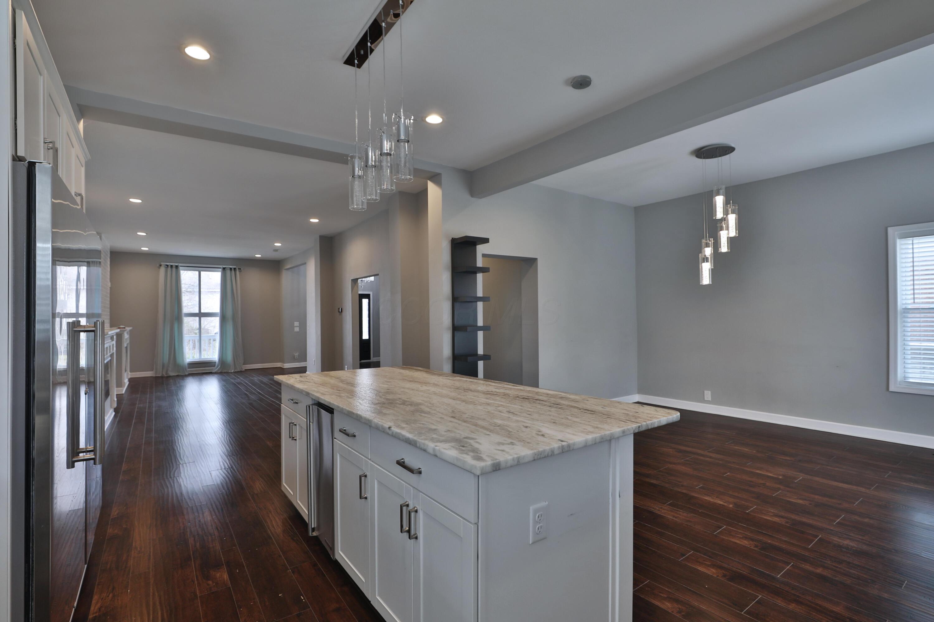 1009 E Whittier Street, 1009