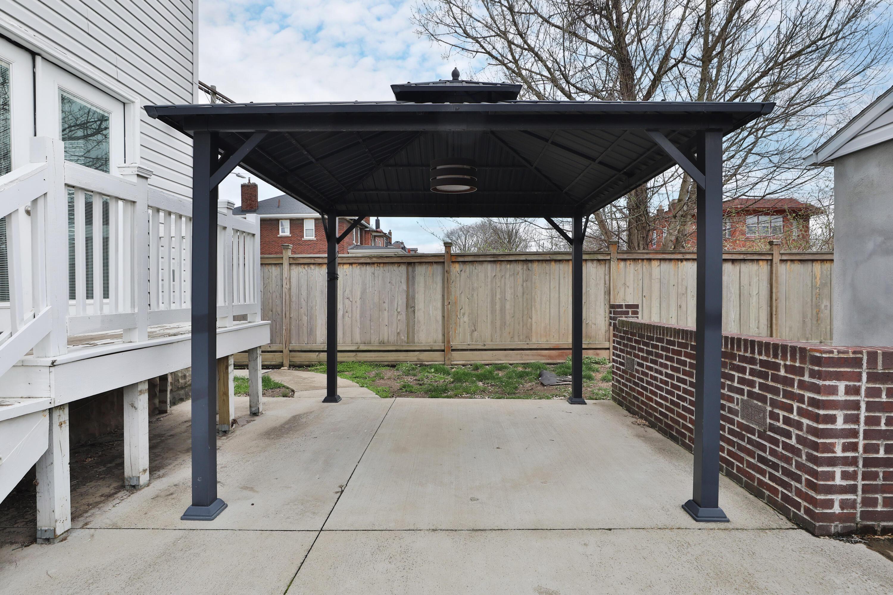 1009 E Whittier Street, 1009