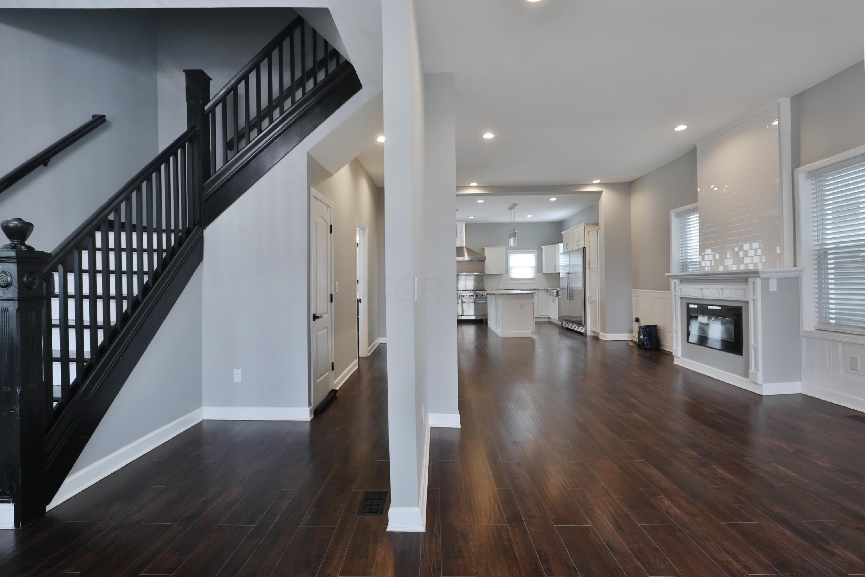 1009 E Whittier Street, 1009