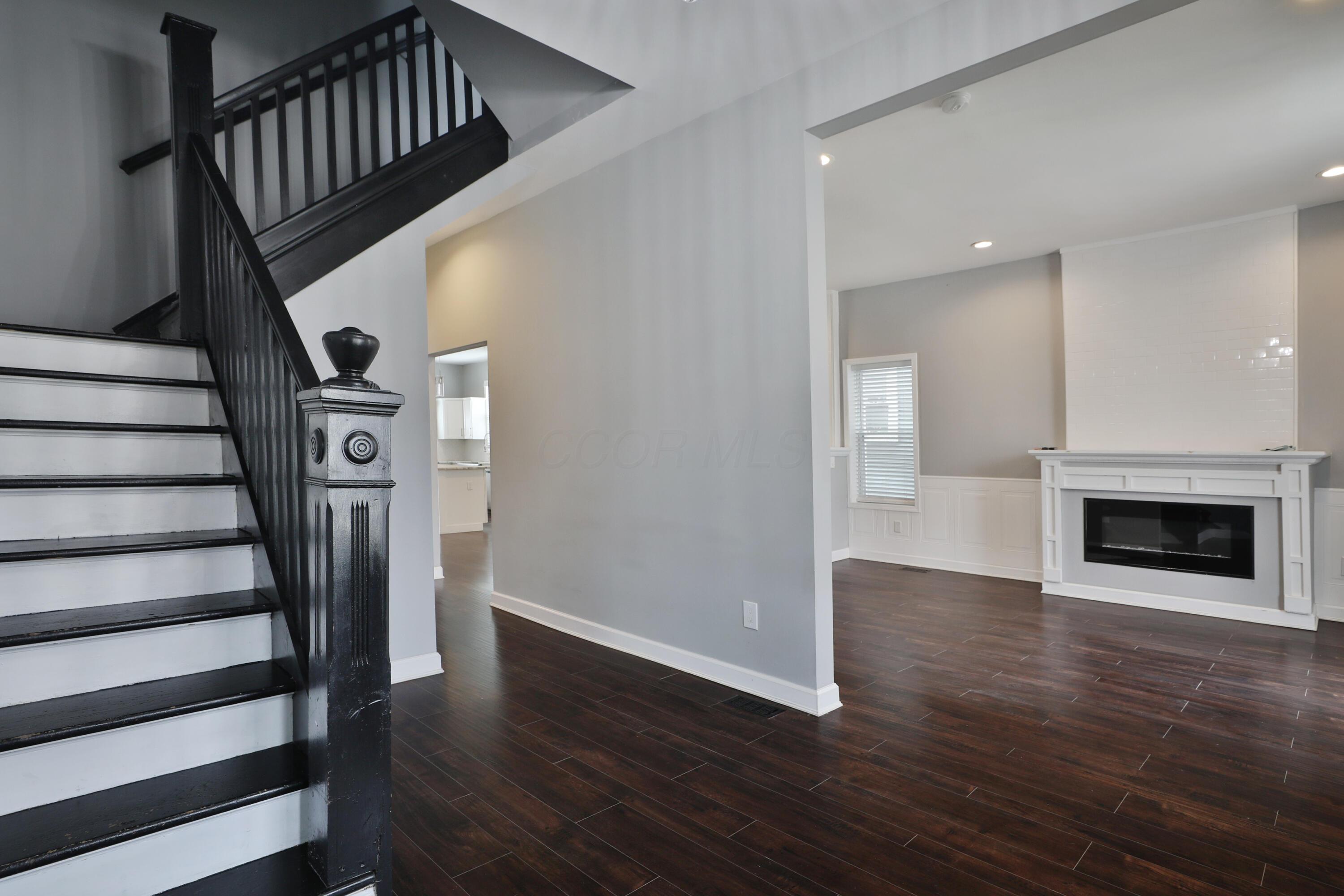 1009 E Whittier Street, 1009