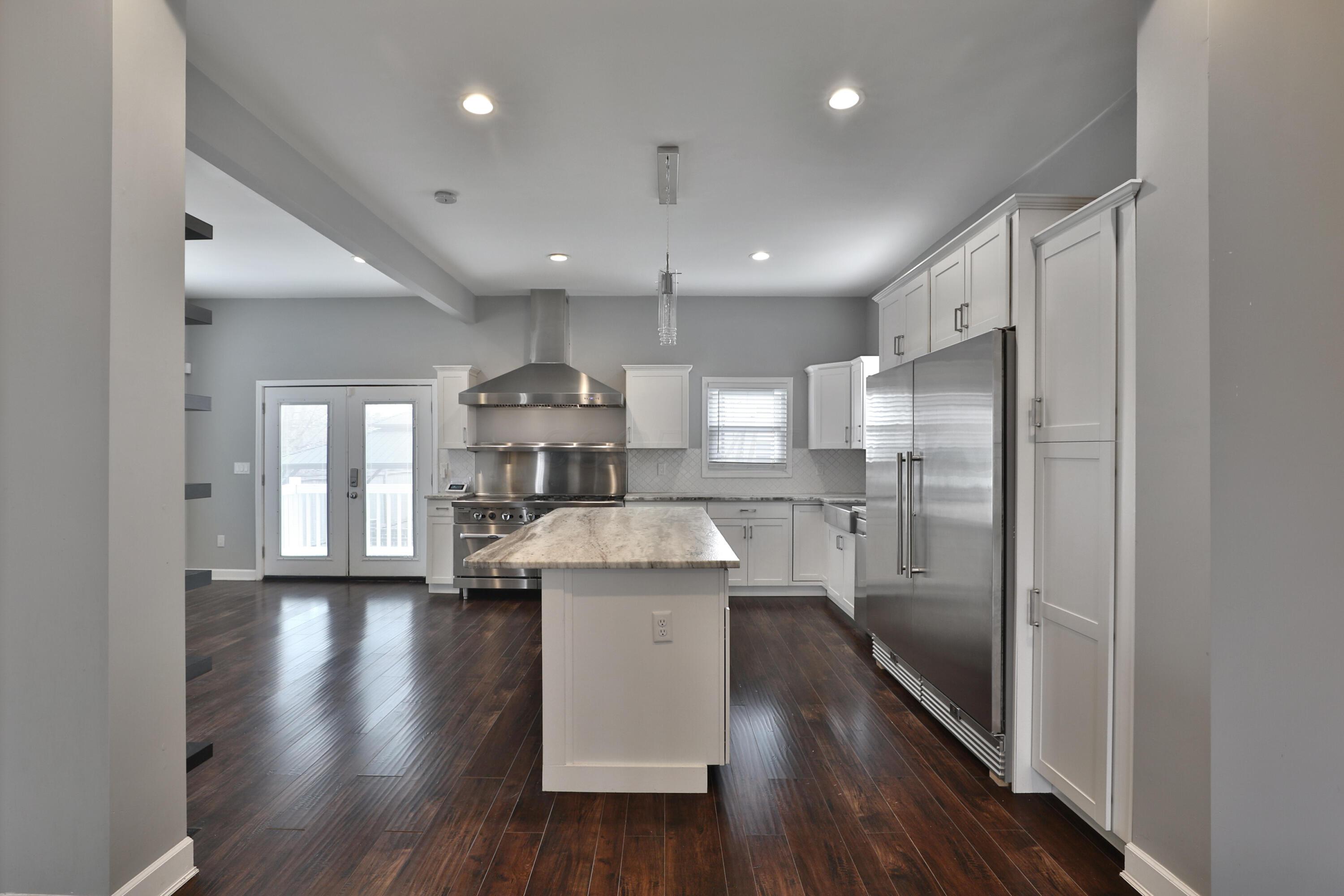 1009 E Whittier Street, 1009
