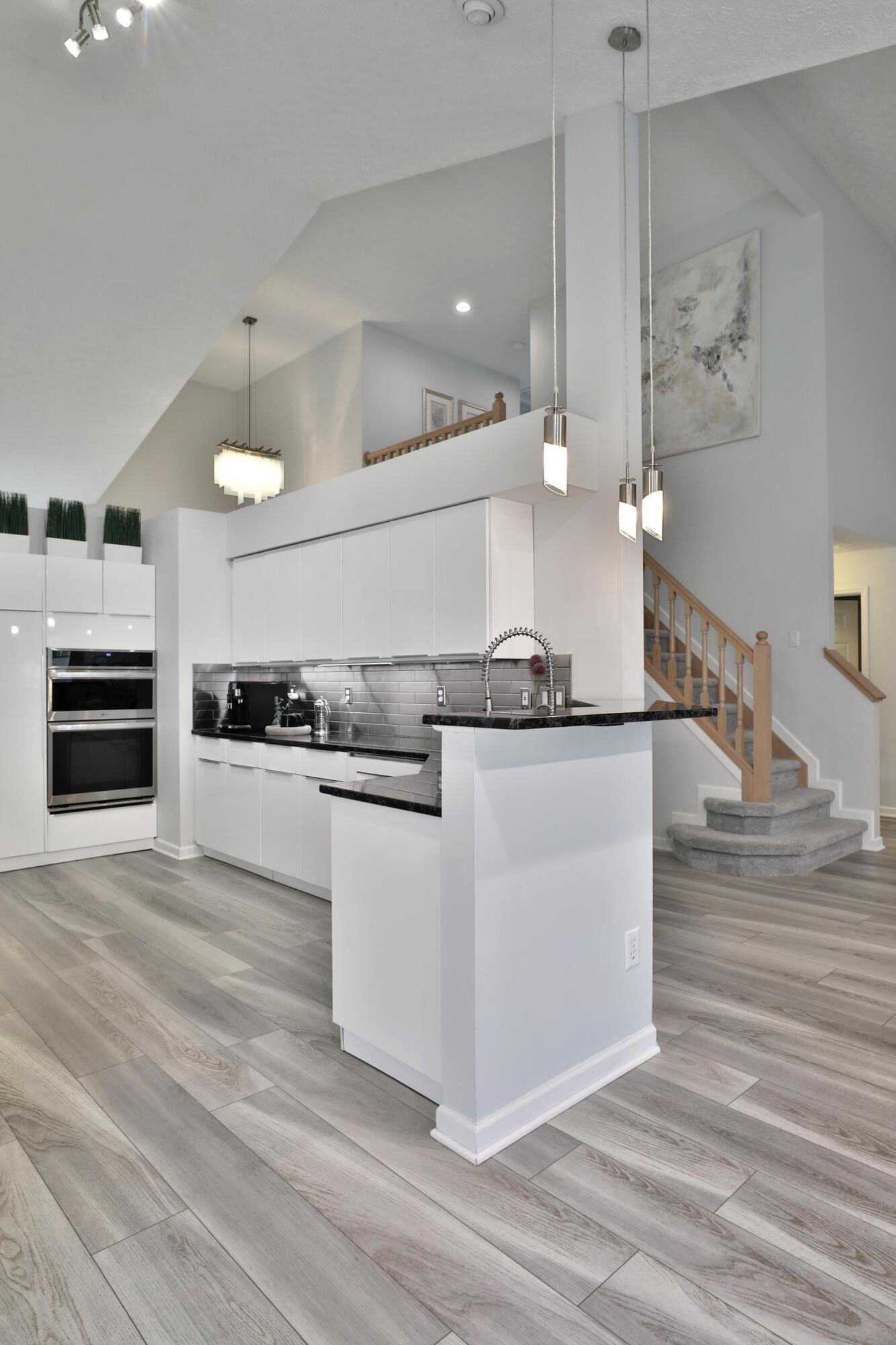 386 Shelby Avenue W