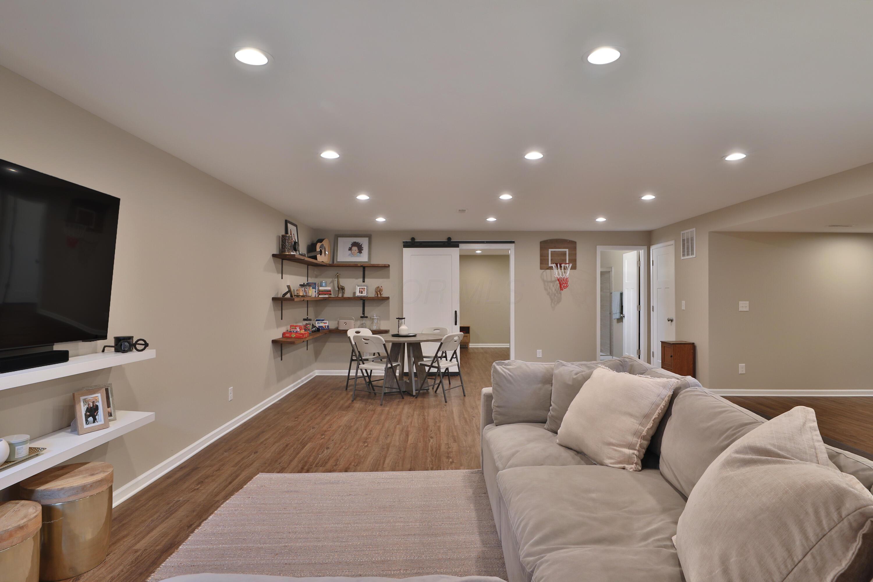 2607 Loris Way