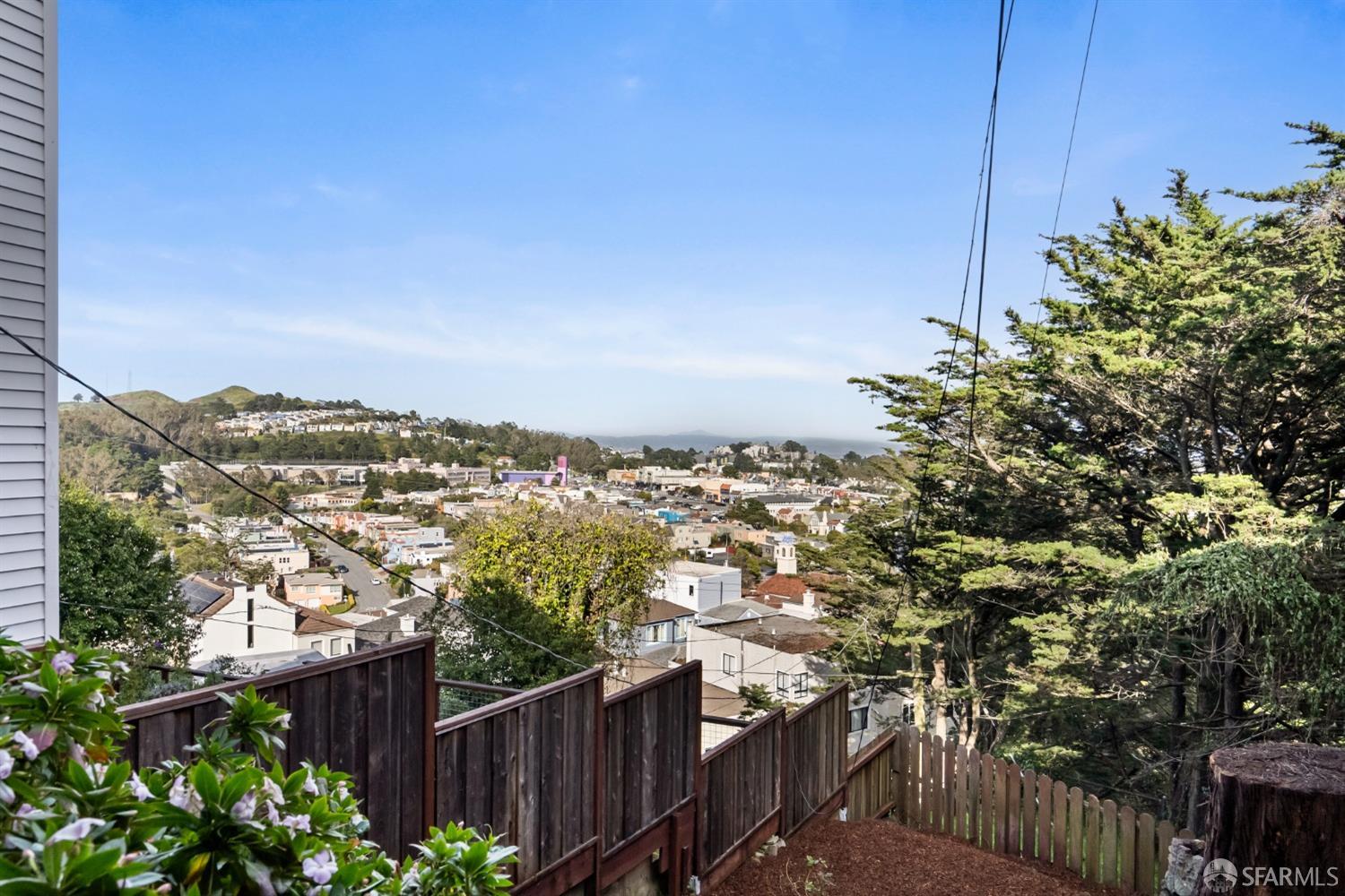 275 Edgehill Way