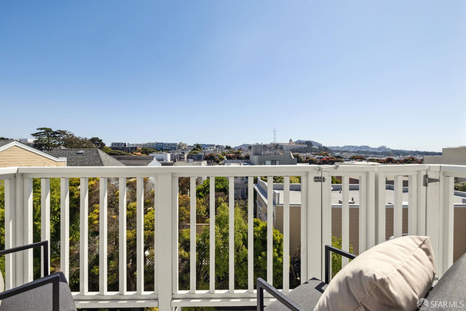 3521 Sacramento Street