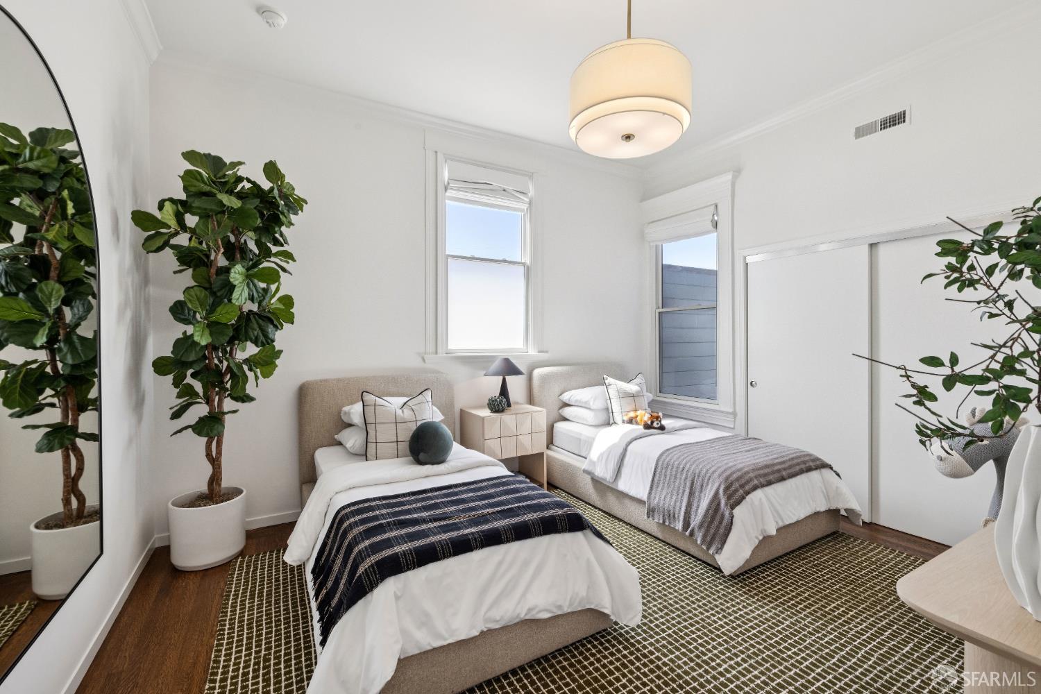 3521 Sacramento Street