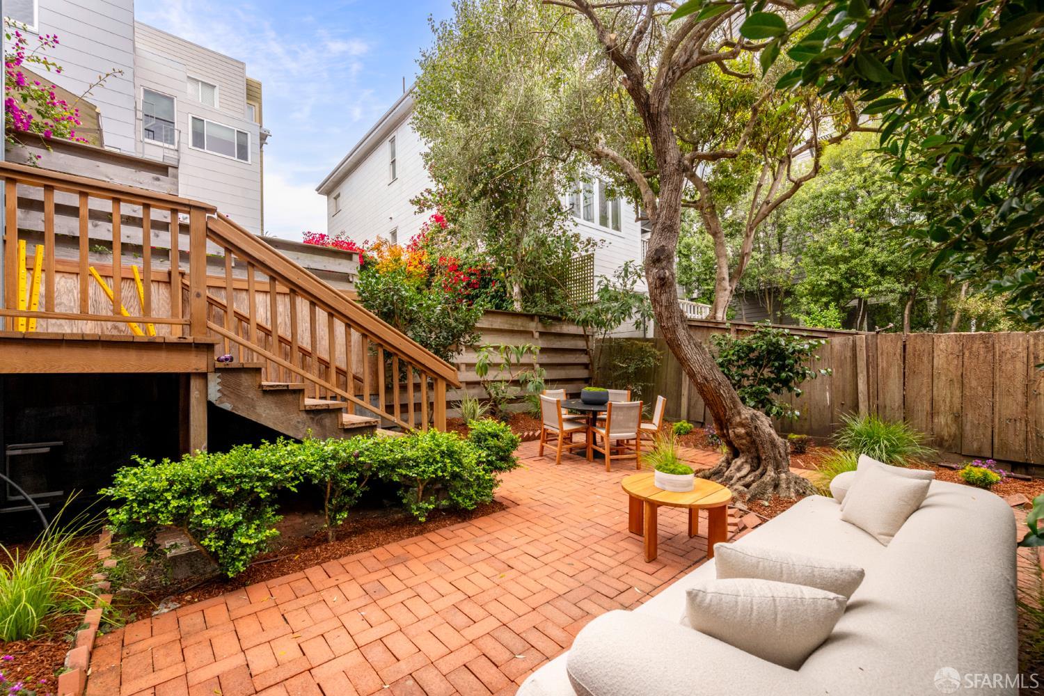 2232 Divisadero Street