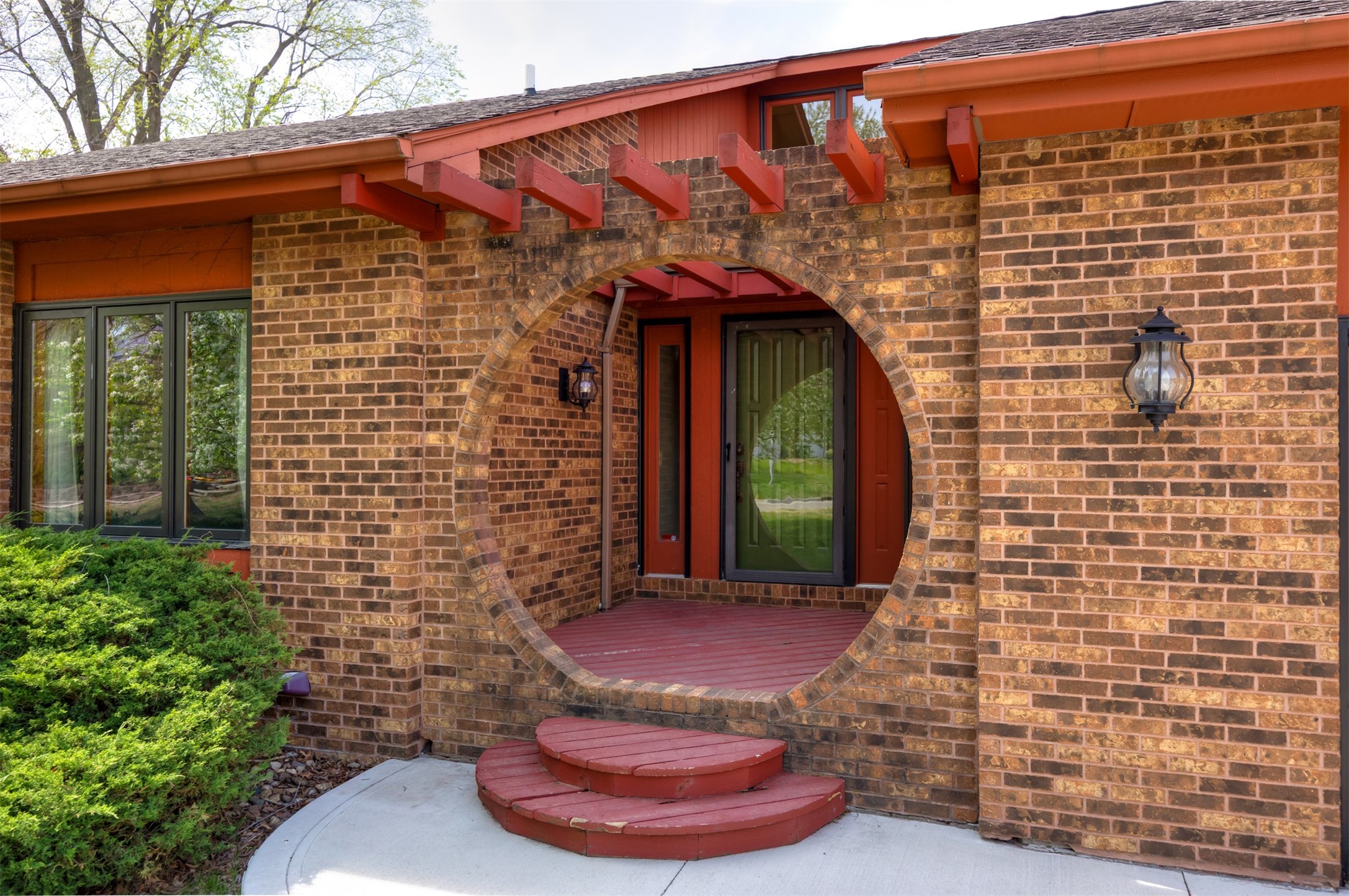 2800 Claiborne Circle