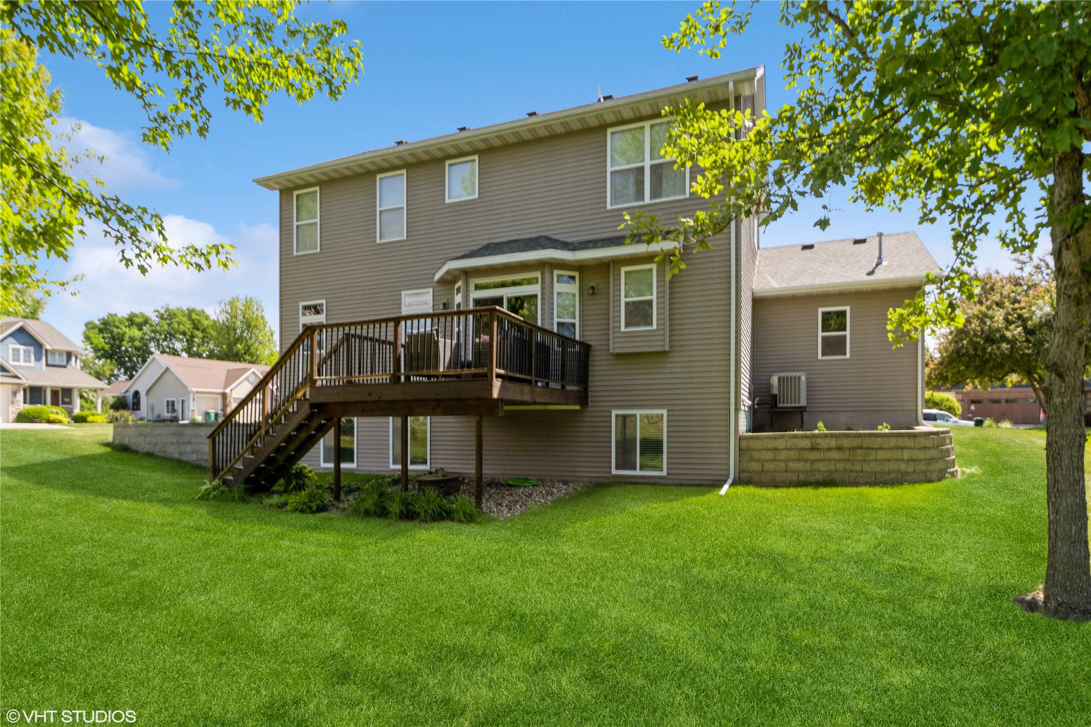 811 N T Court